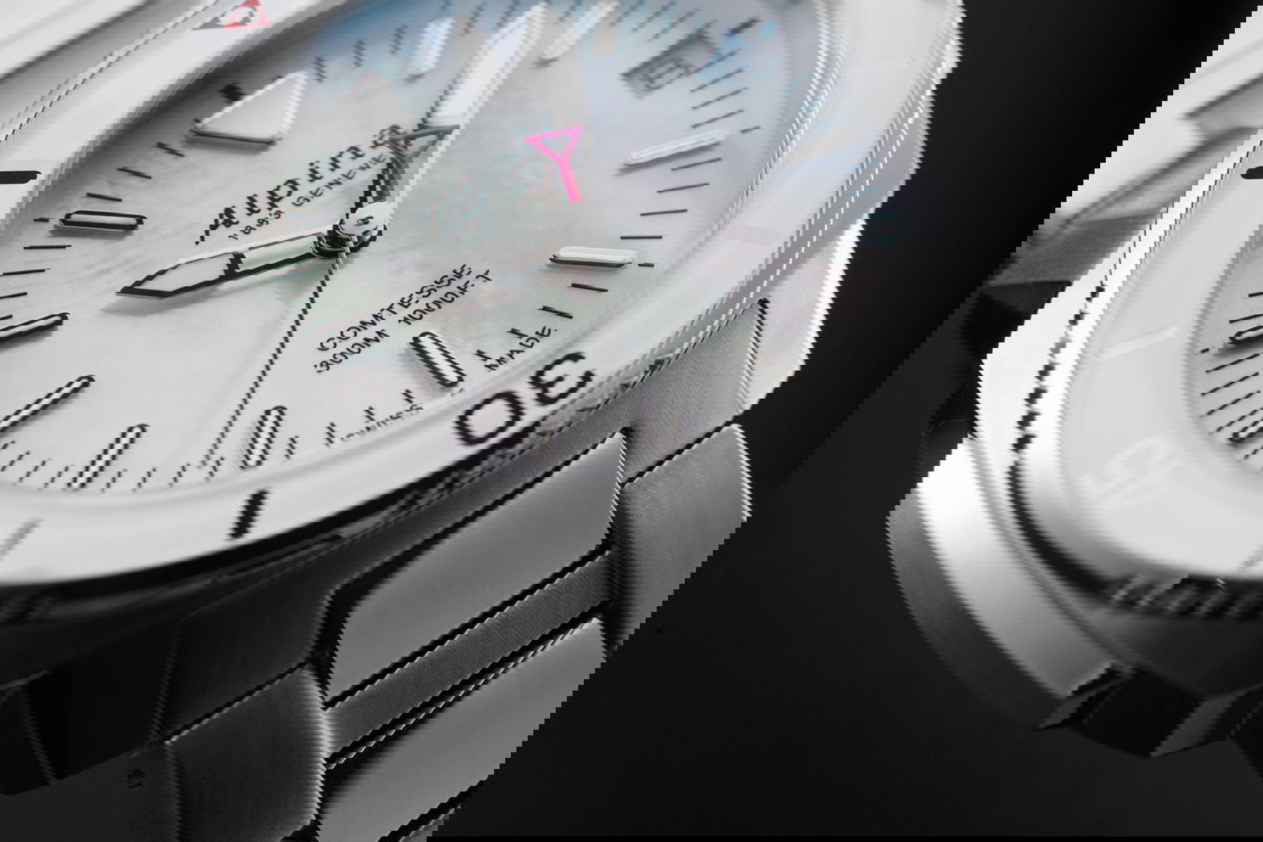 Alpina Seastrong Diver Comtesse Quartz - View 3