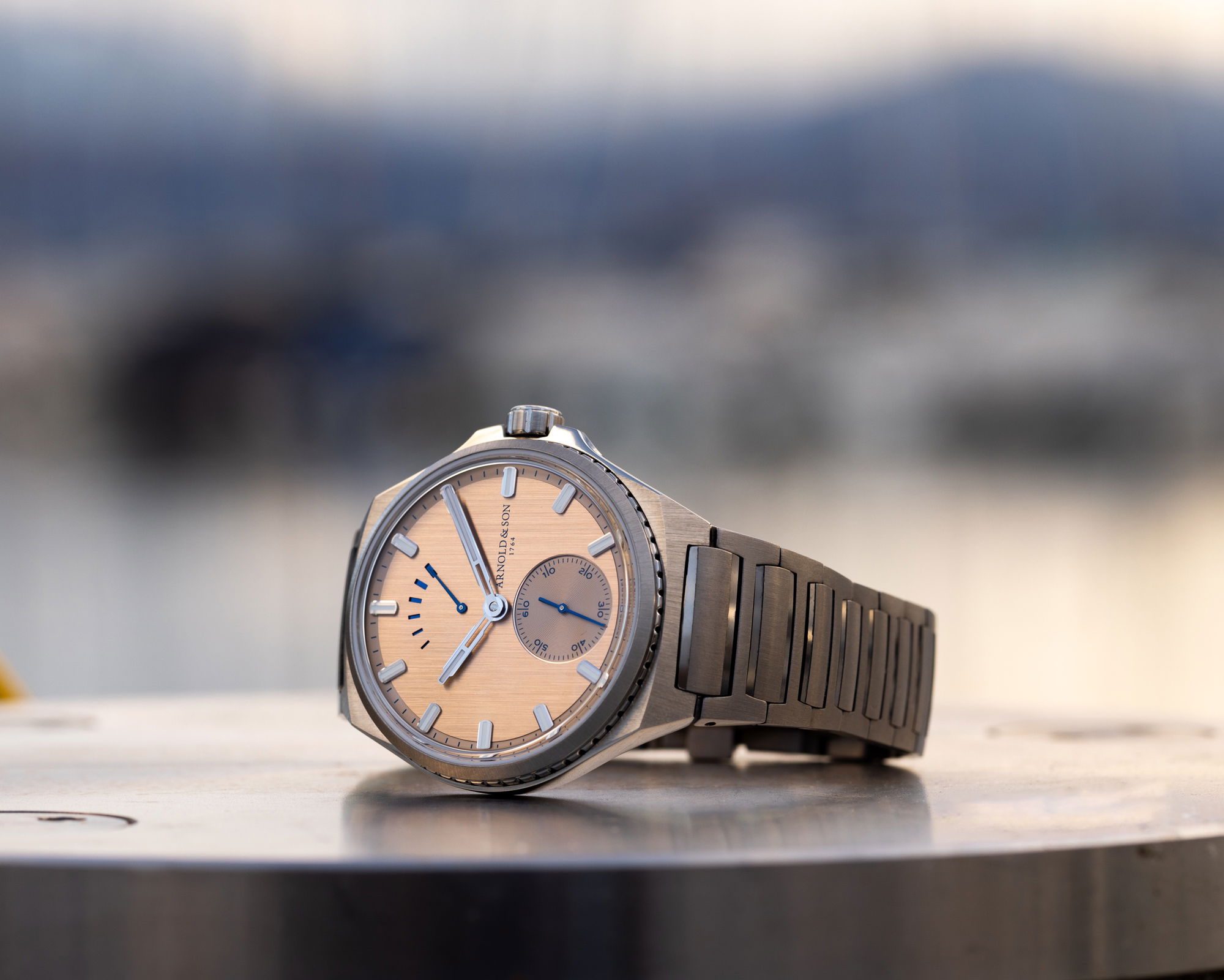 Arnold & Son Longitude Titanium Kingsand Gold - View 2