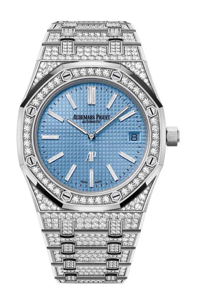 Audemars Piguet Royal Oak “Jumbo” Extra-Thin luxury timepiece - detailed view