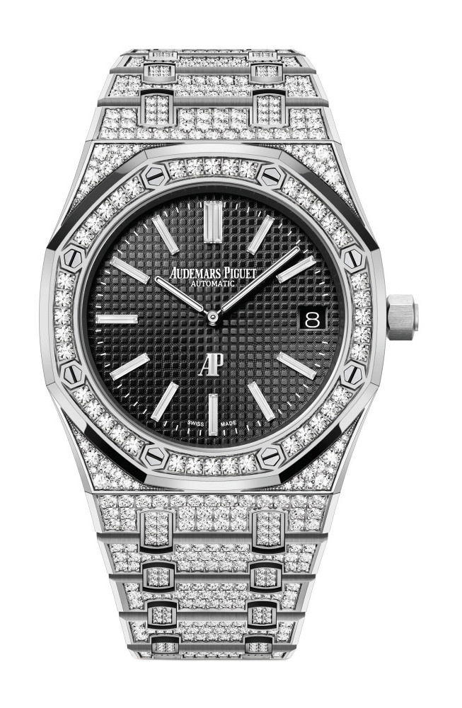 Audemars Piguet Royal Oak “Jumbo” Extra-Thin luxury timepiece - detailed view