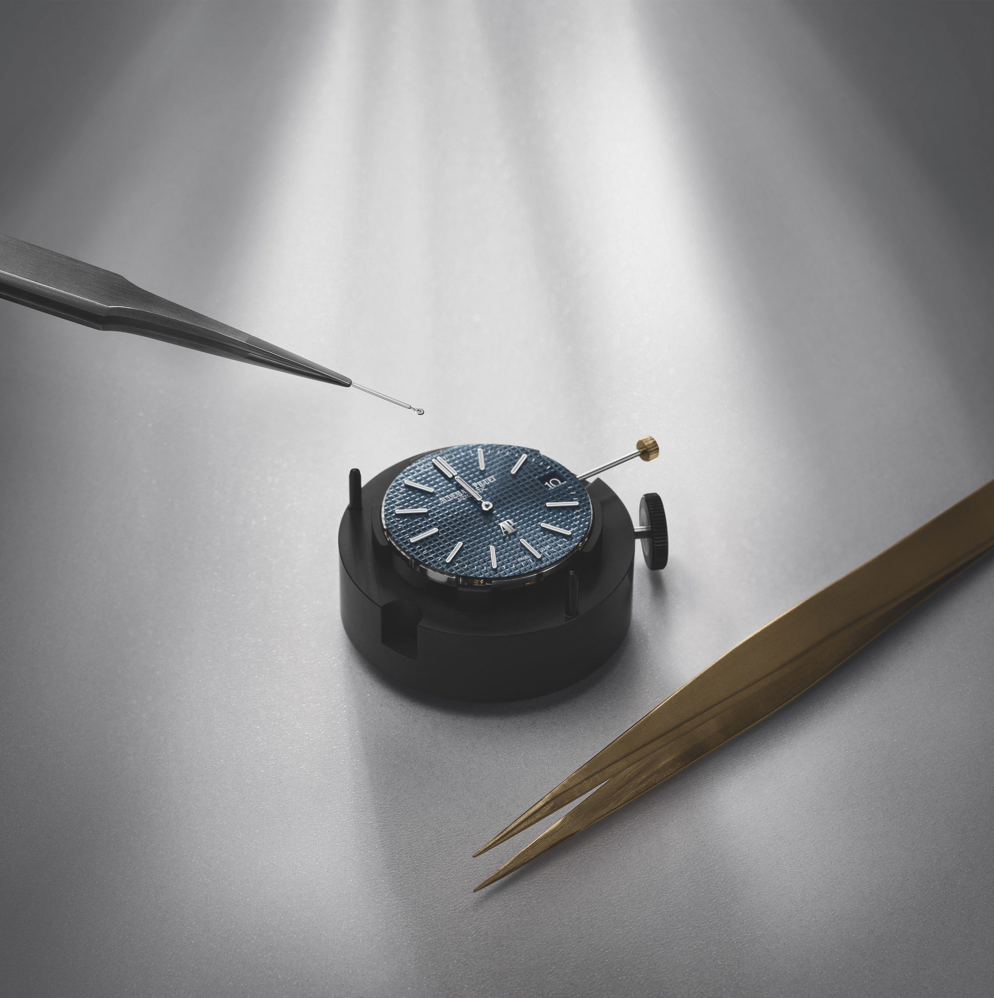 Audemars Piguet Royal Oak “Jumbo” Extra-Thin - View 2