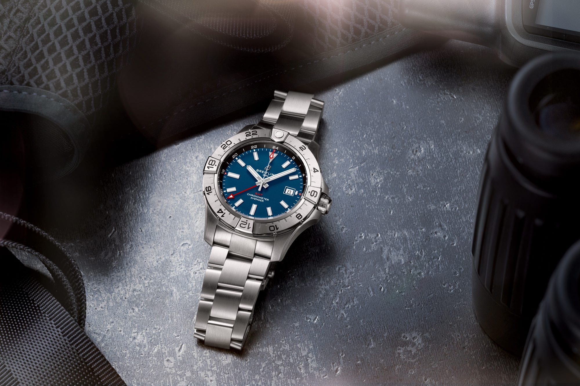 Breitling Avenger Automatic GMT 44 - View 2