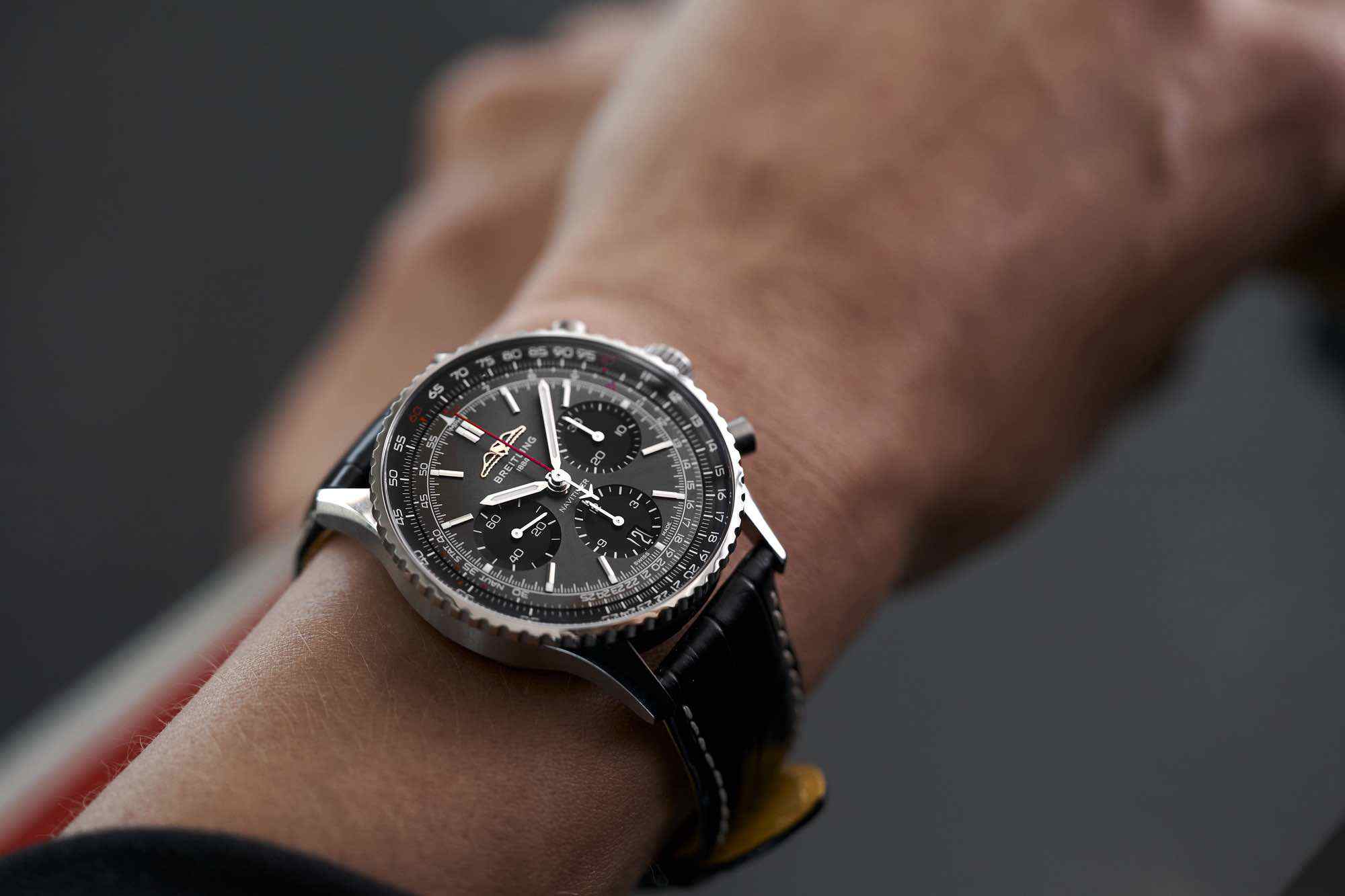 Breitling Navitimer B01 Swiss Limited Edition - View 2