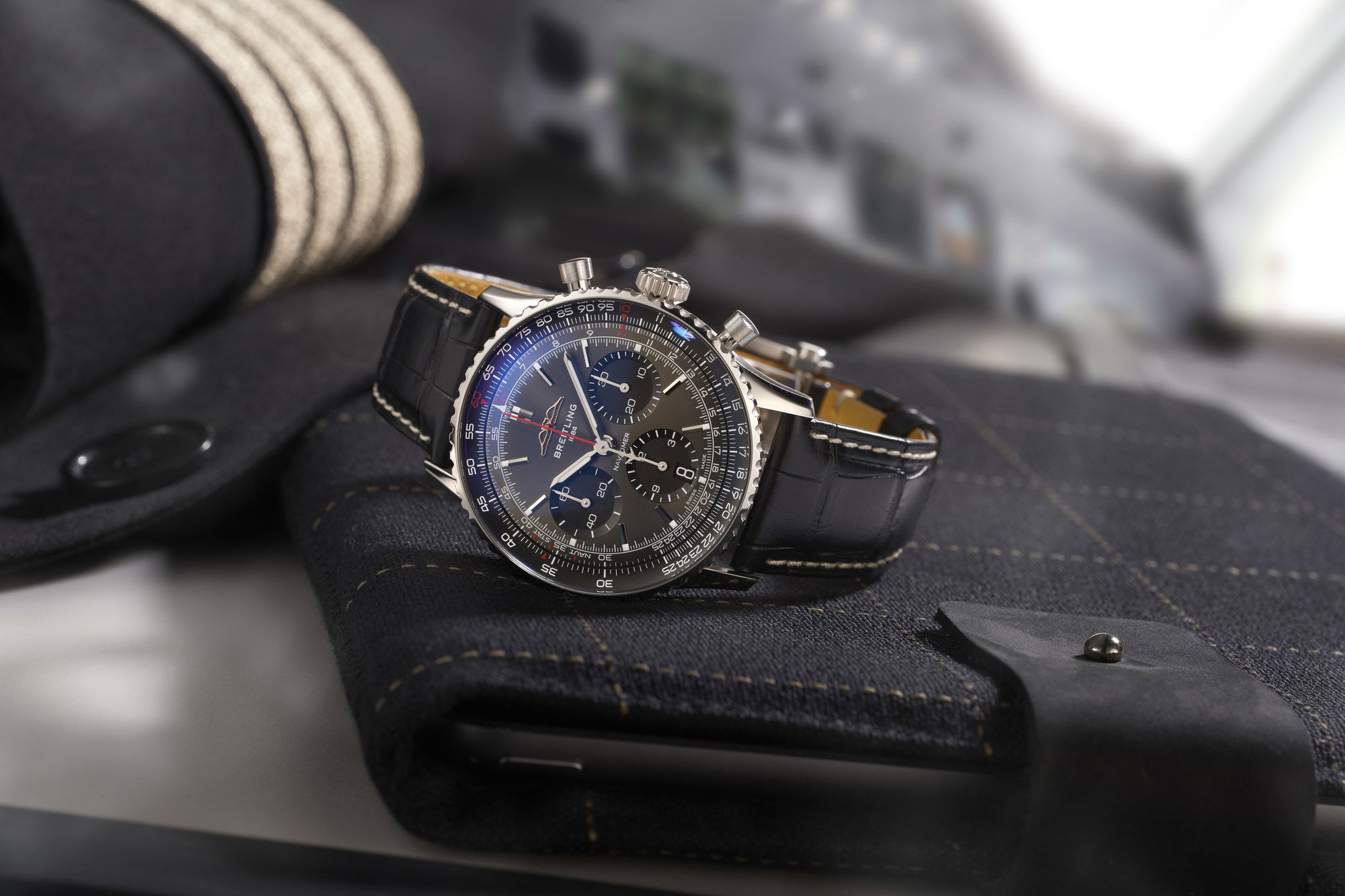 Breitling Navitimer B01 Swiss Limited Edition - View 3