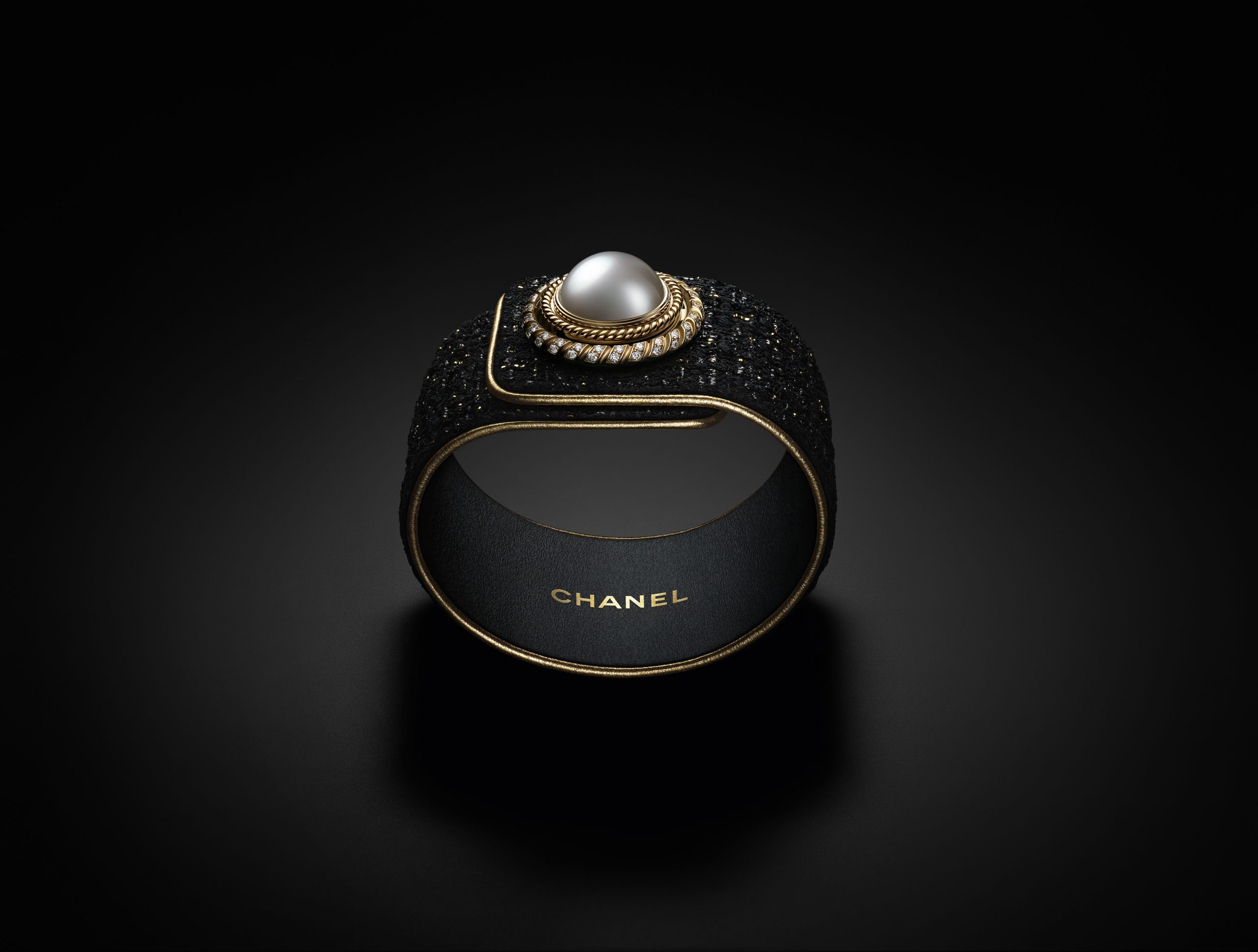 Chanel Mademoiselle Privé Bouton Perle - View 2