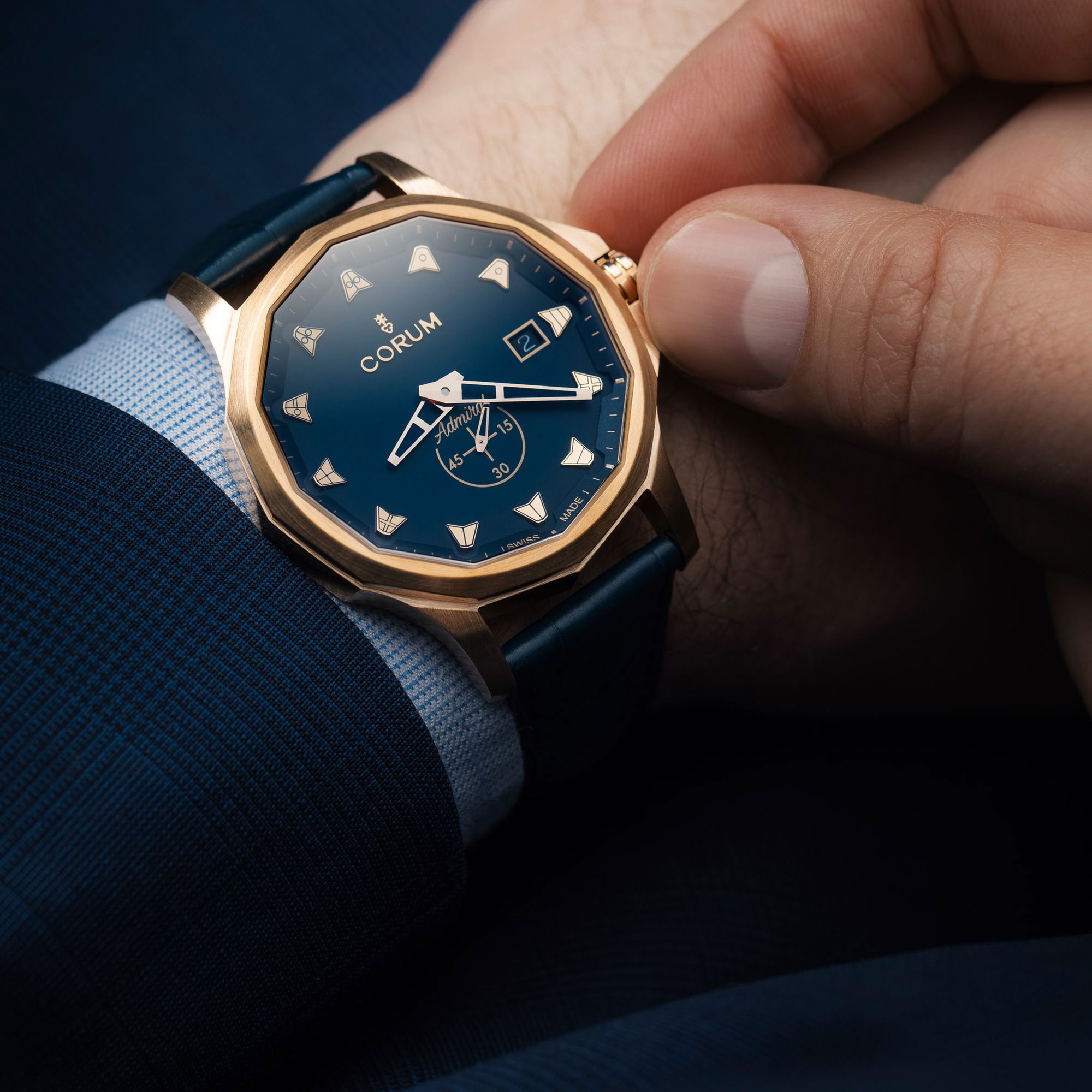 Corum Admiral 42 Automatic Bronze - View 3