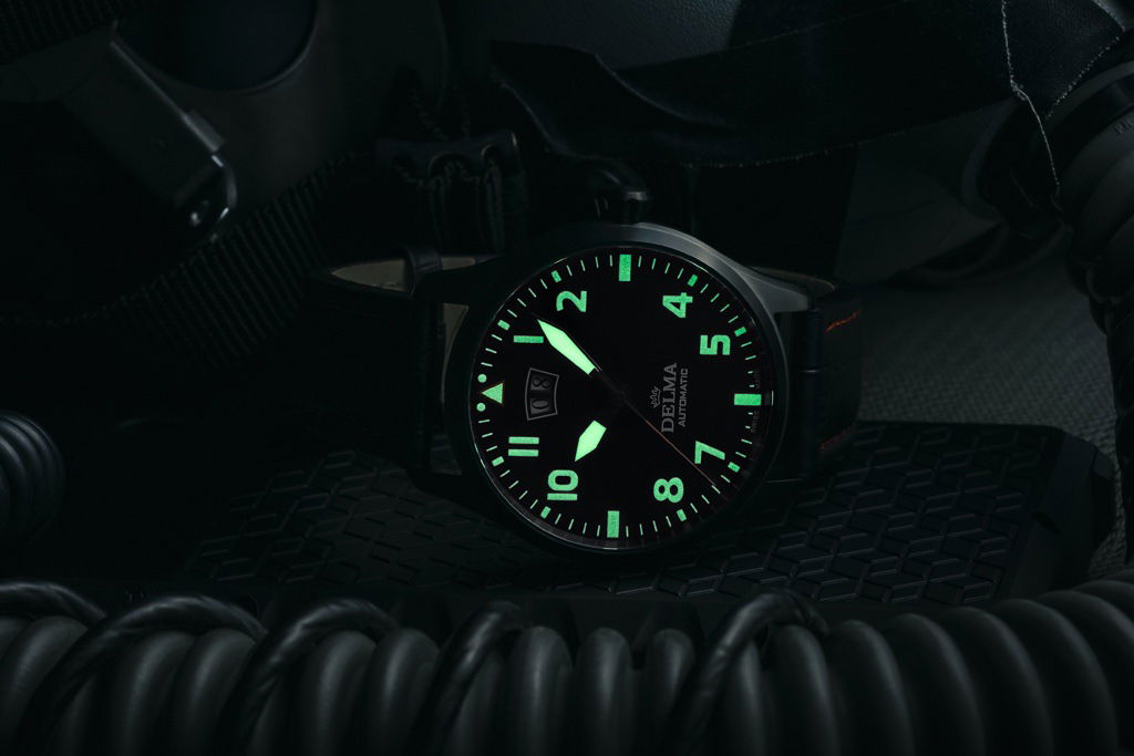Delma Commander Big Date - View 2