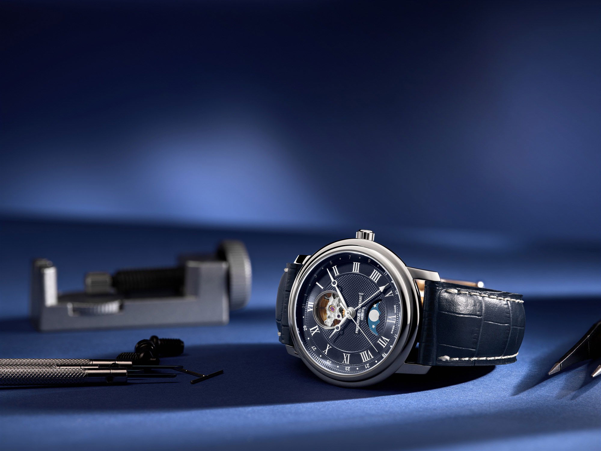 Frederique Constant Classics Heart Beat Moonphase Date - View 2