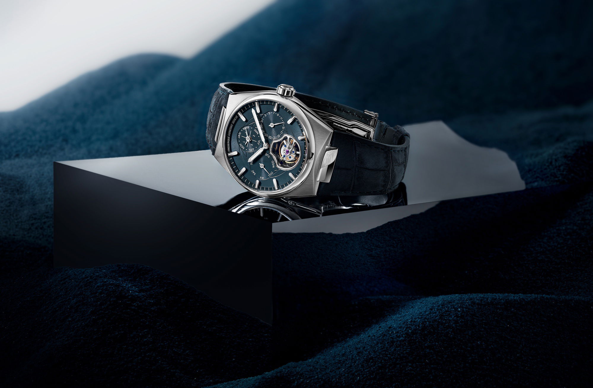 Frederique Constant Highlife Tourbillon Perpetual Calendar Manufacture - View 3