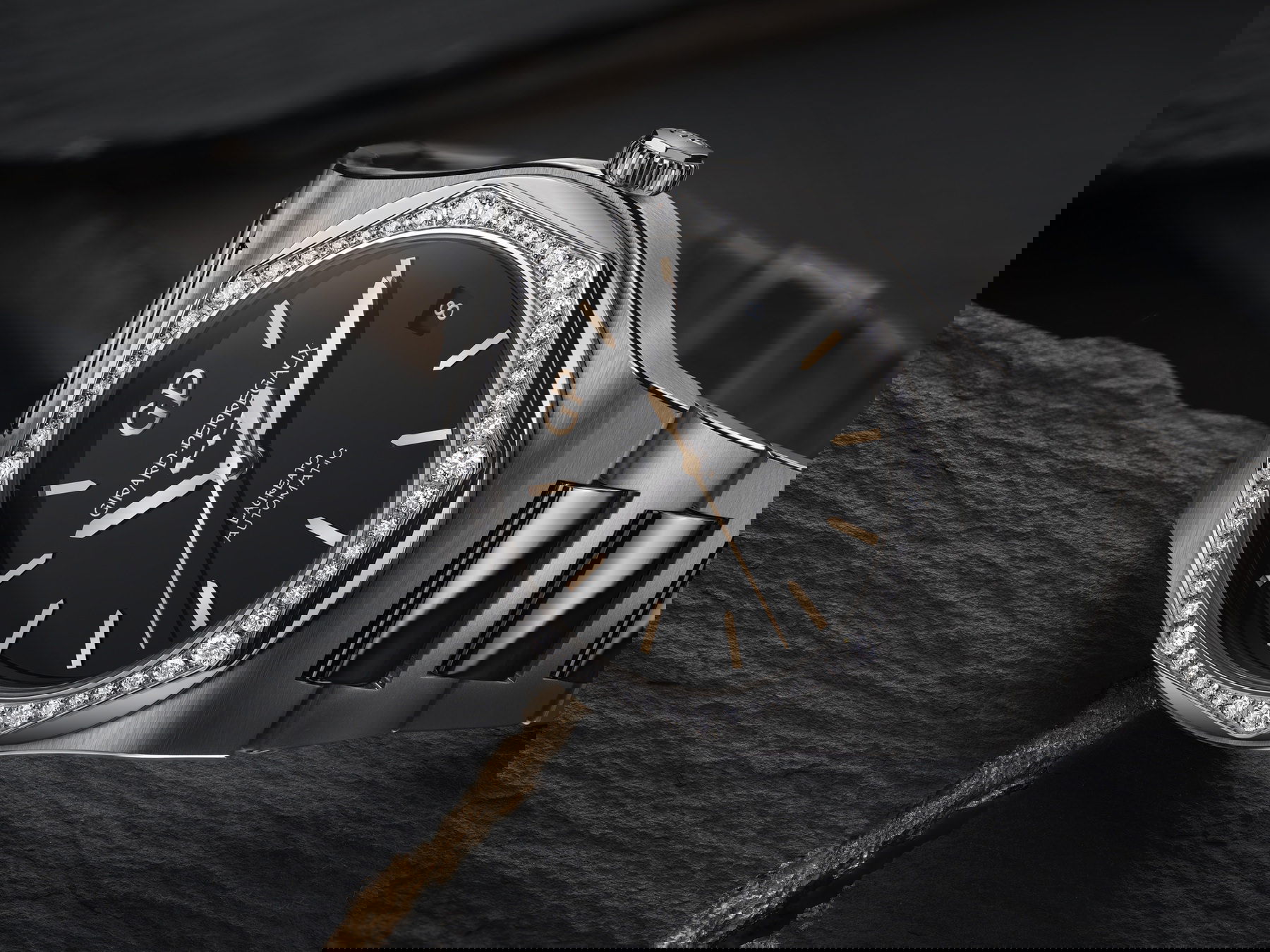 Girard-Perregaux Laureato 38 MM Infinity Edition - View 2