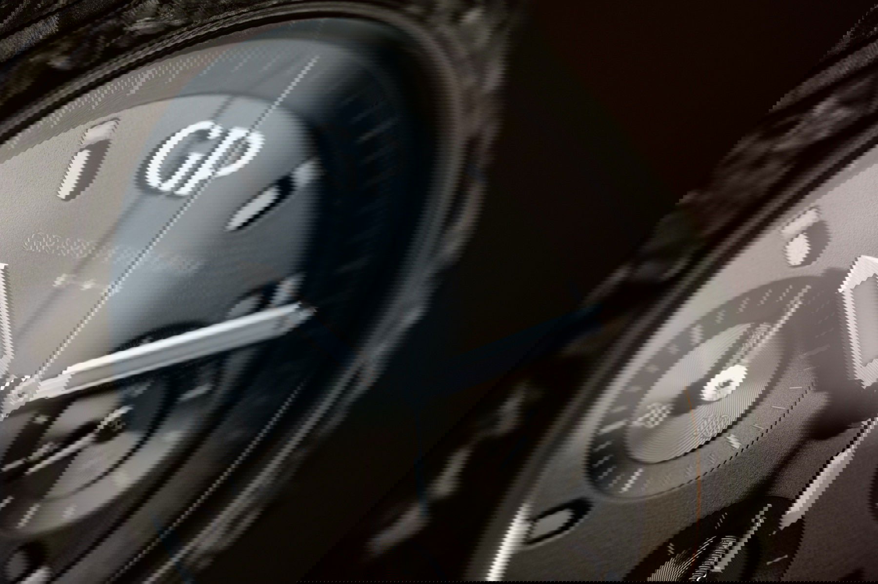 Girard-Perregaux Laureato Absolute Crystal Rock - View 3