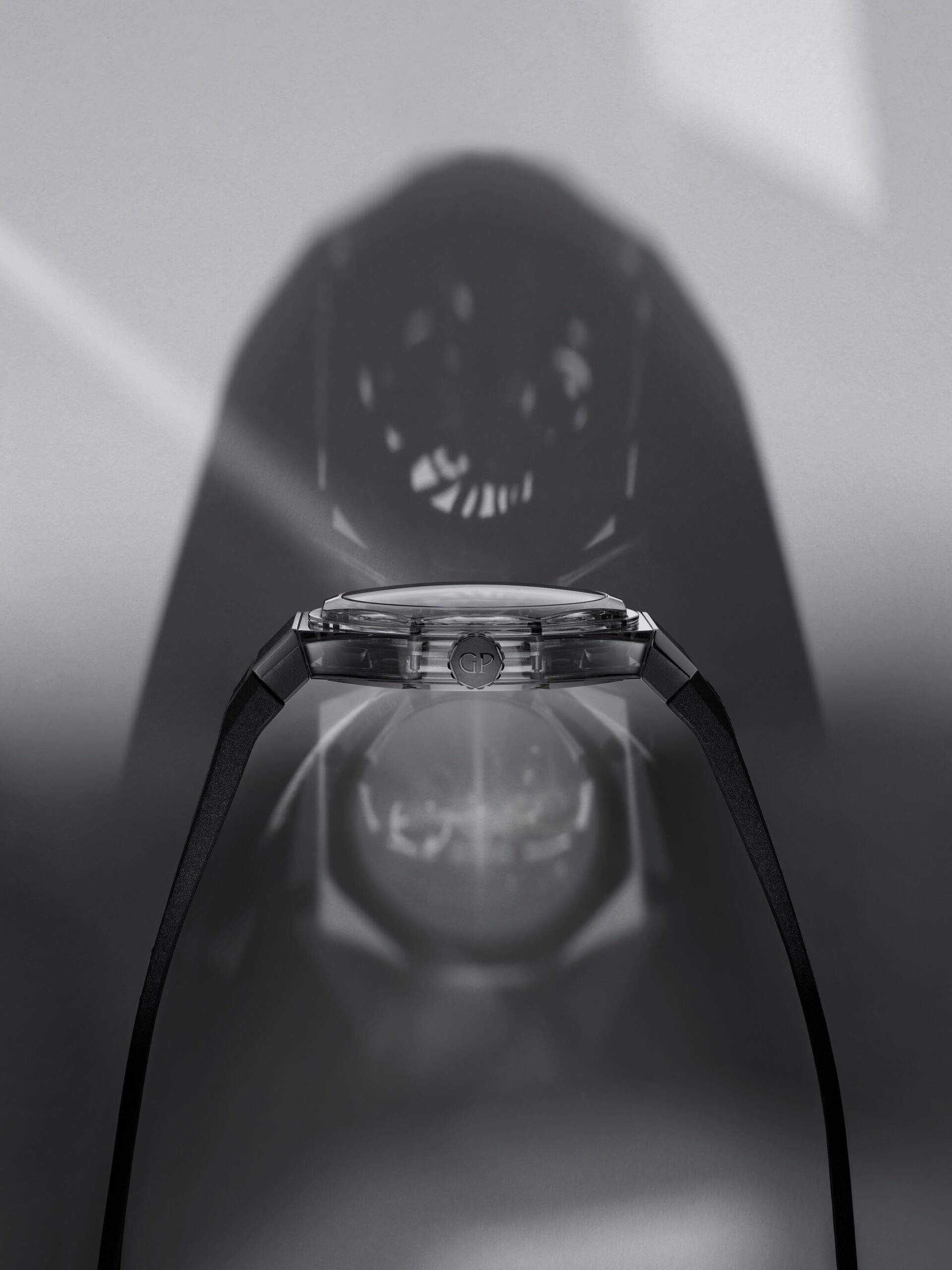 Girard-Perregaux Laureato Absolute Light & Shade - View 2