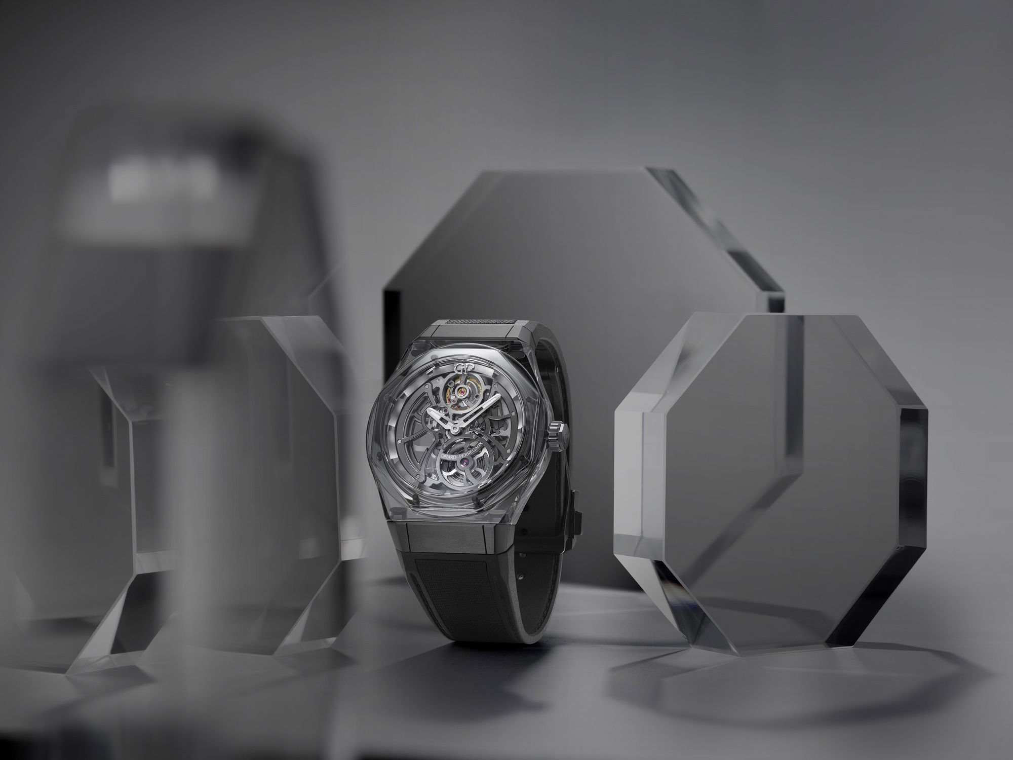 Girard-Perregaux Laureato Absolute Light & Shade - View 3