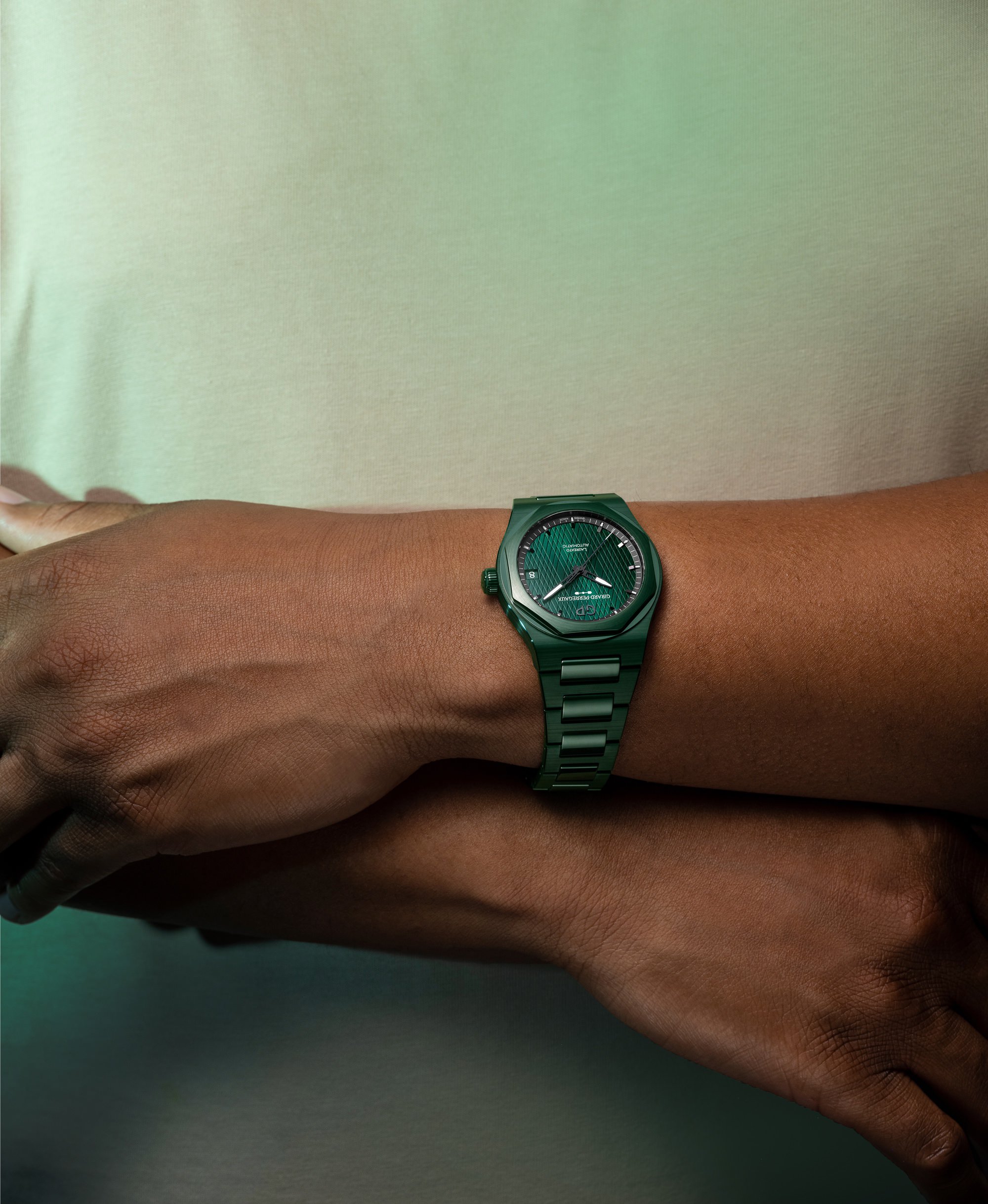 Girard-Perregaux Laureato Green Ceramic Aston Martin Edition - View 3
