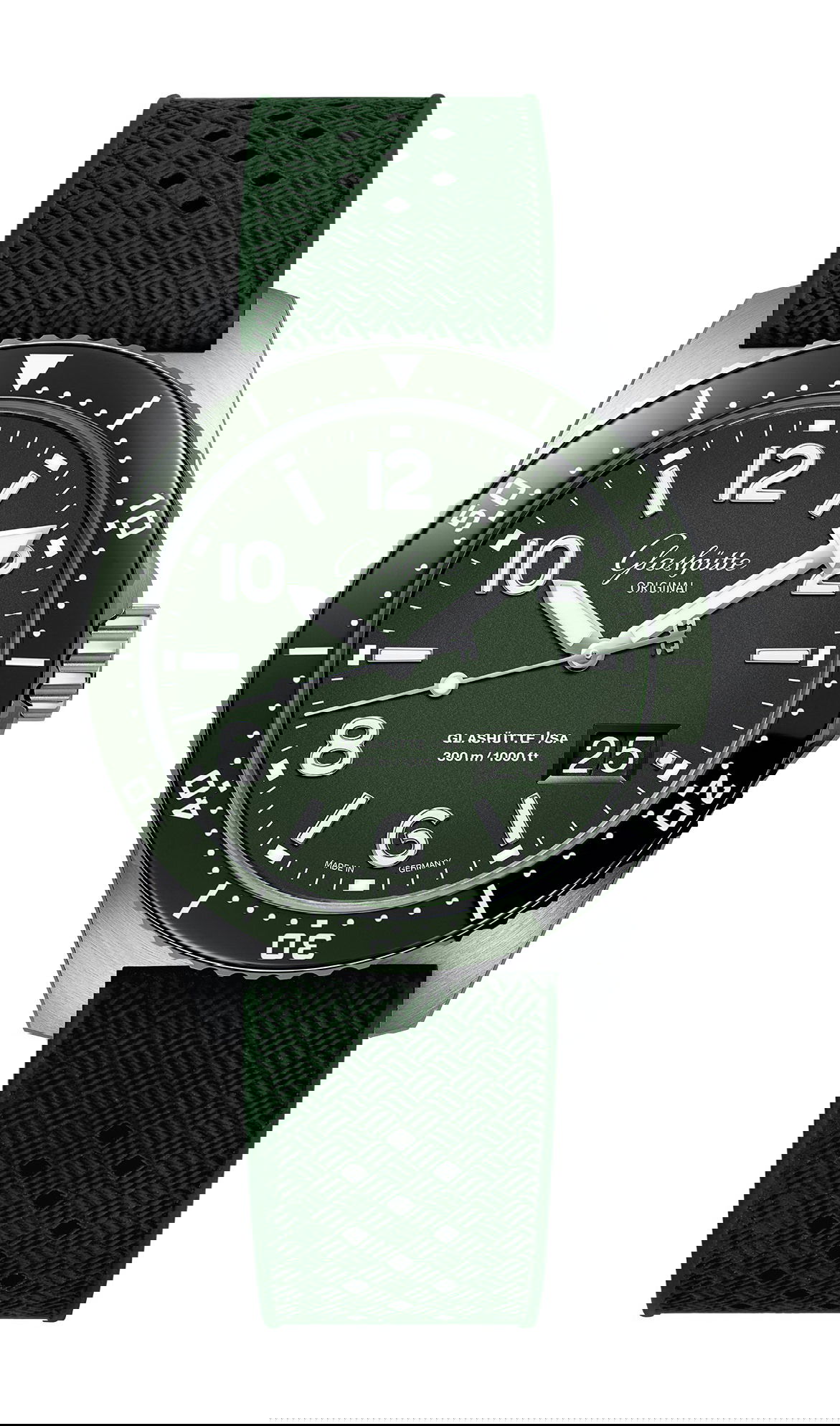 Glashütte Original SeaQ Panorama Date luxury timepiece - detailed view