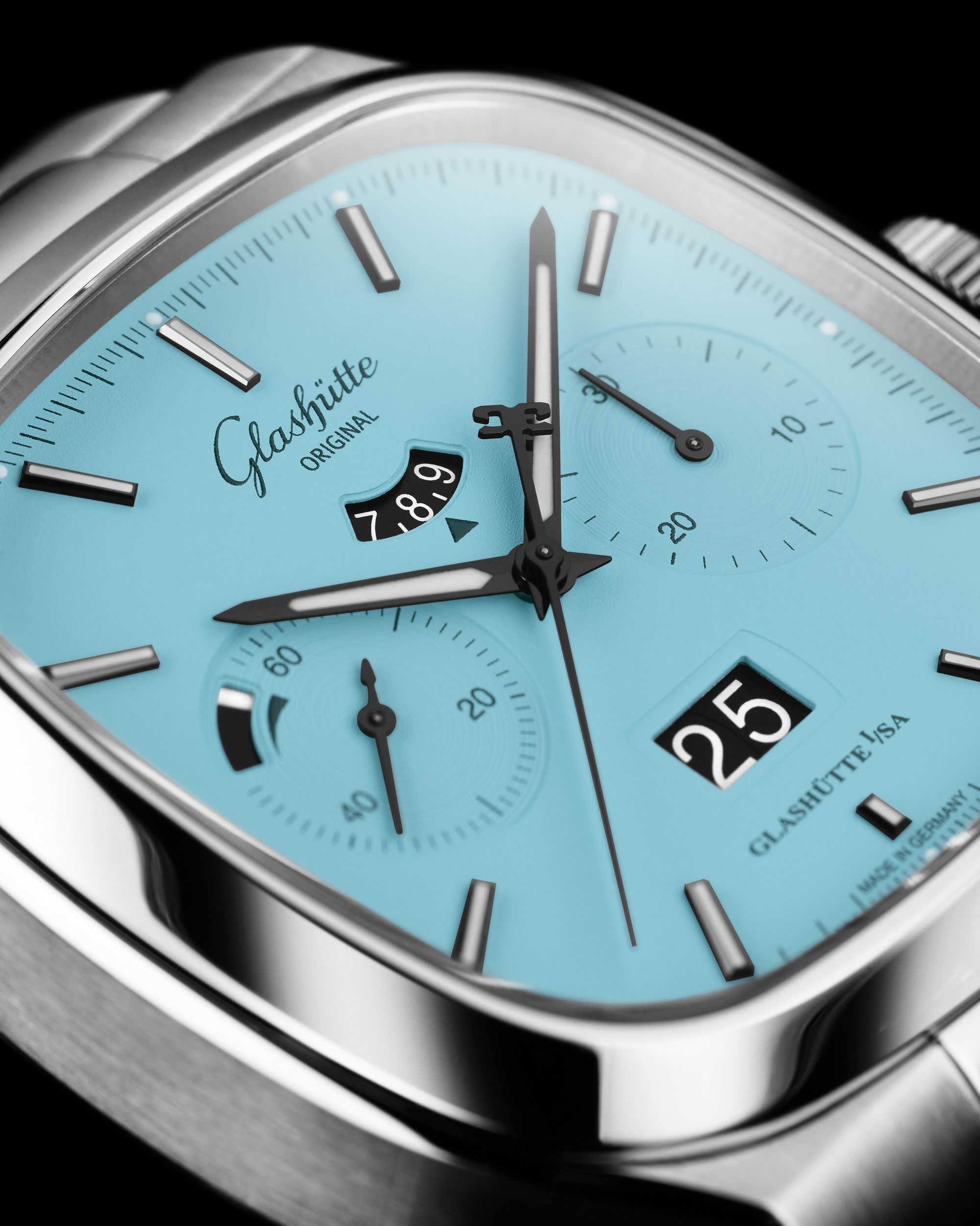 Glashütte Original Seventies Chronograph Panorama Date “Disco Blue” - View 2