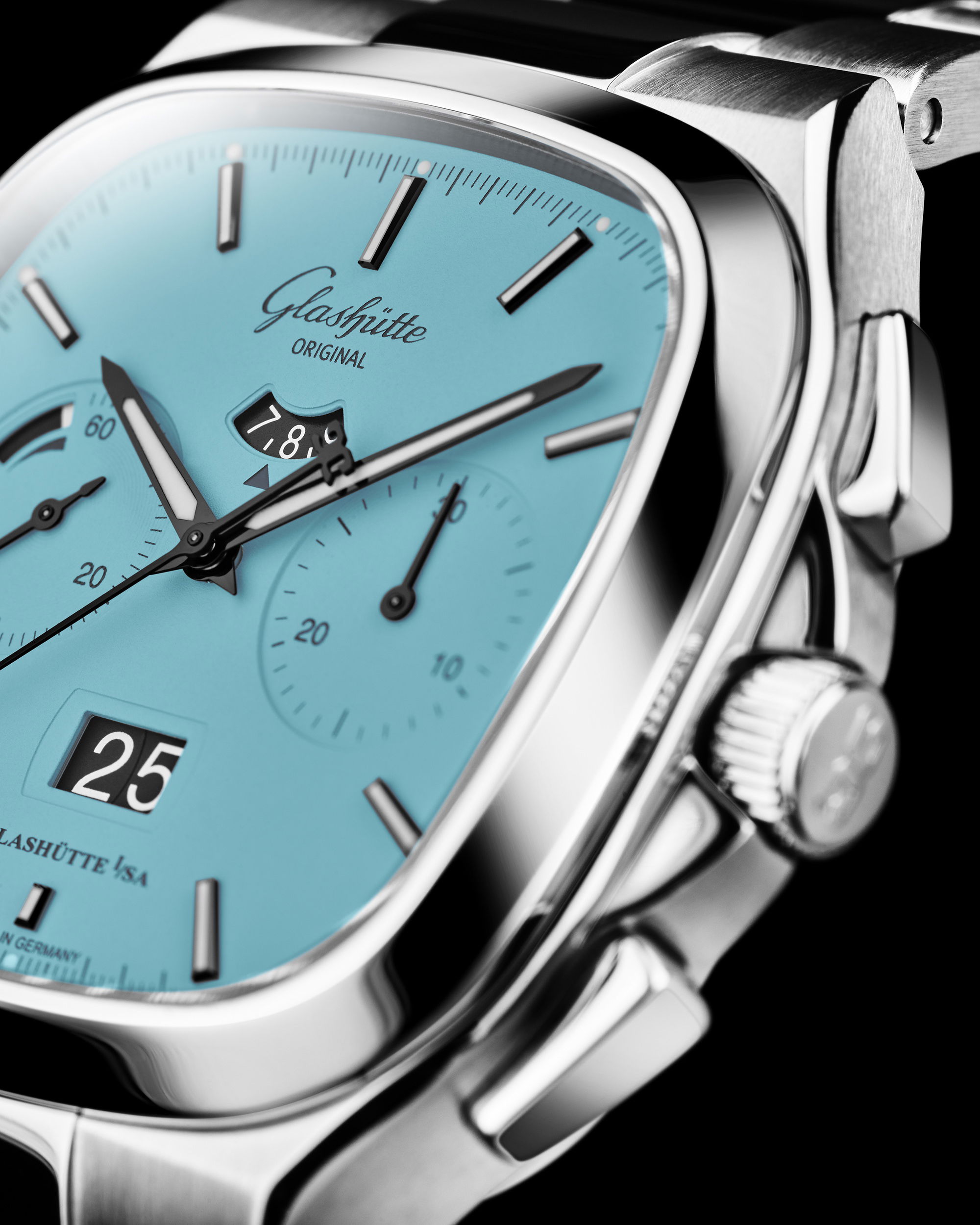 Glashütte Original Seventies Chronograph Panorama Date “Disco Blue” - View 2