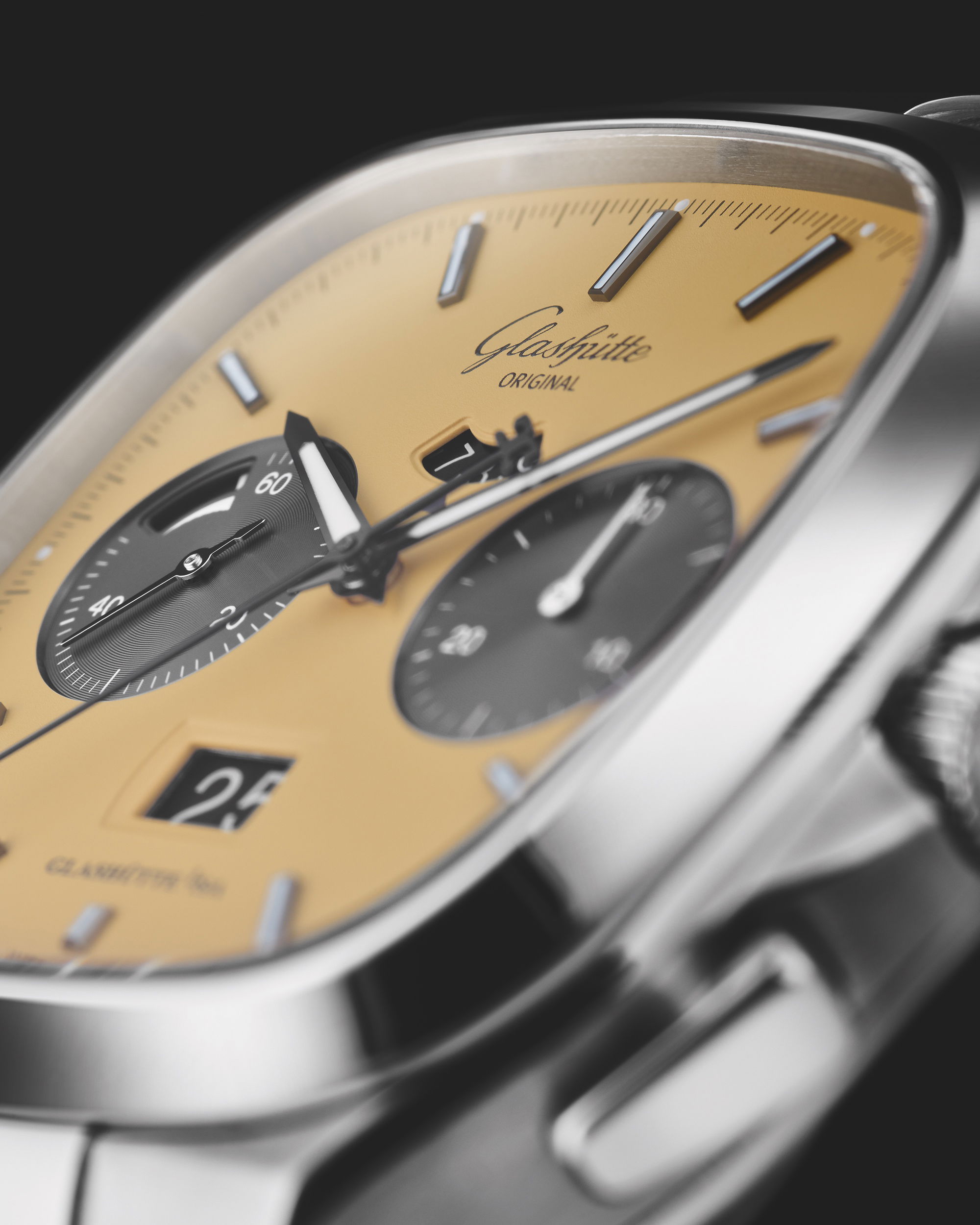 Glashütte Original Seventies Chronograph Panorama Date “Golden Bay” - View 3