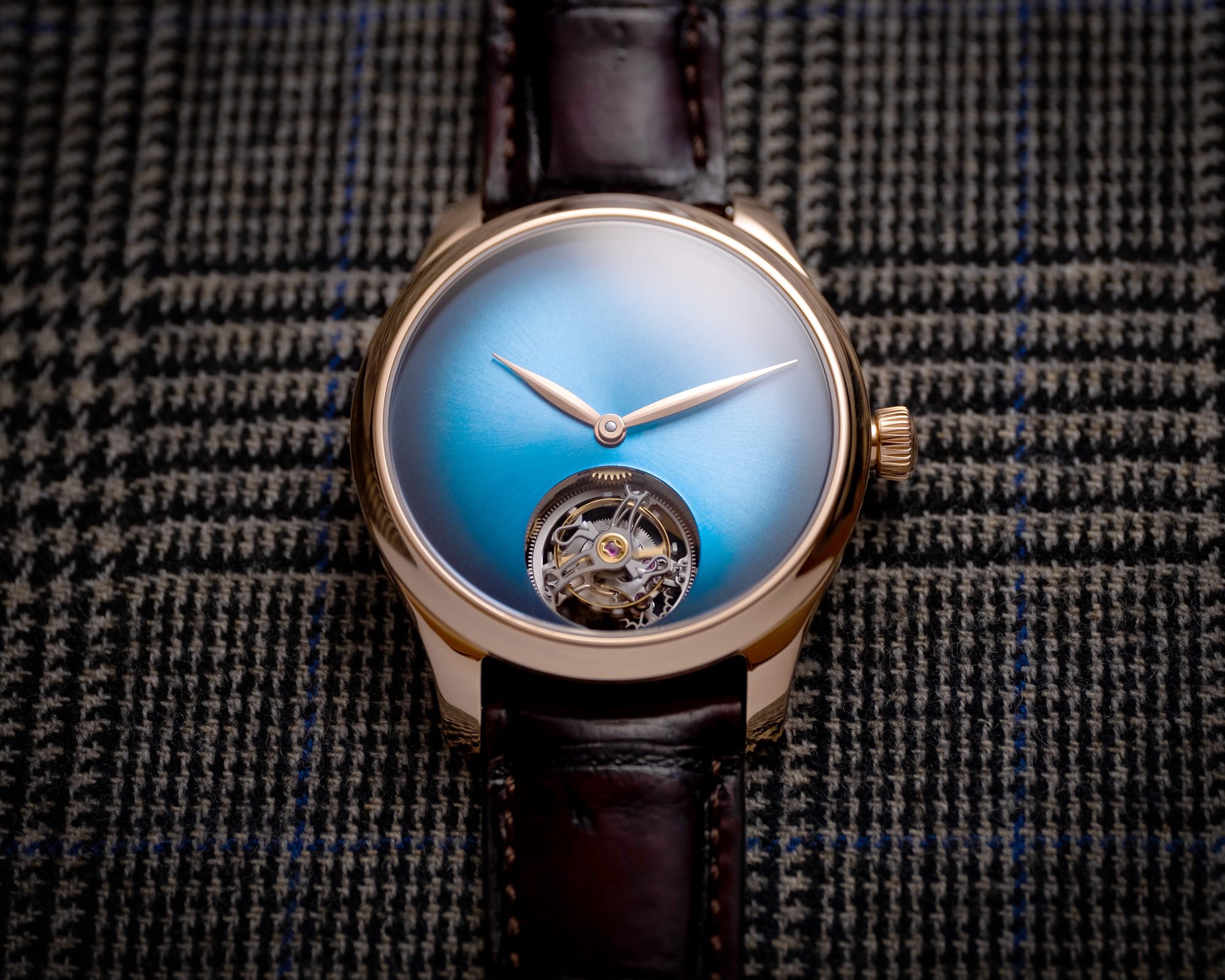H. Moser & Cie Endeavour Tourbillon Concept - View 3