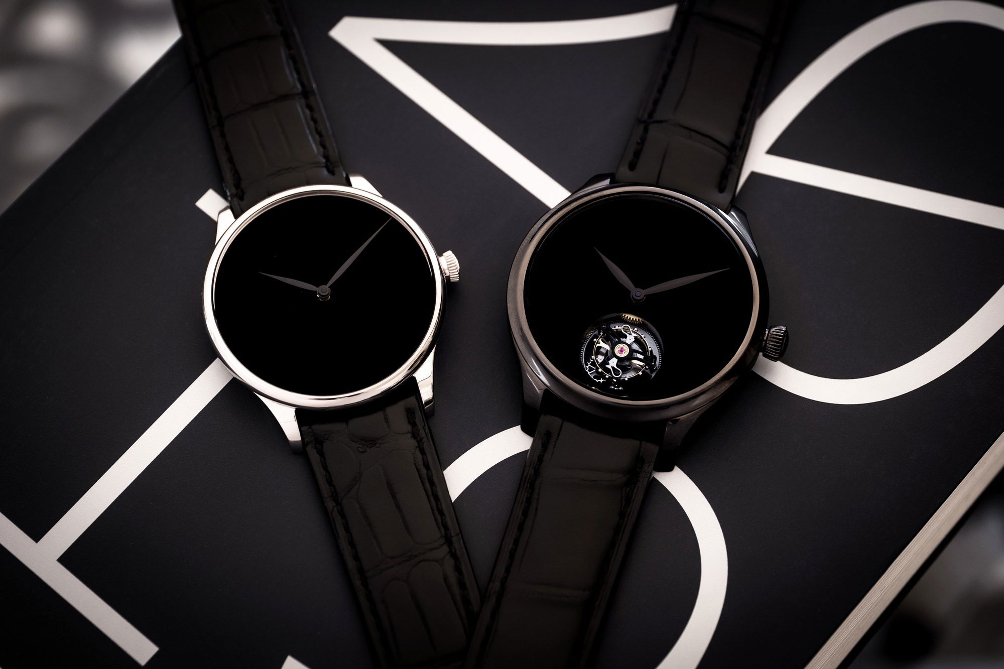 H. Moser & Cie Endeavour Tourbillon Vantablack® Black Hands - View 2