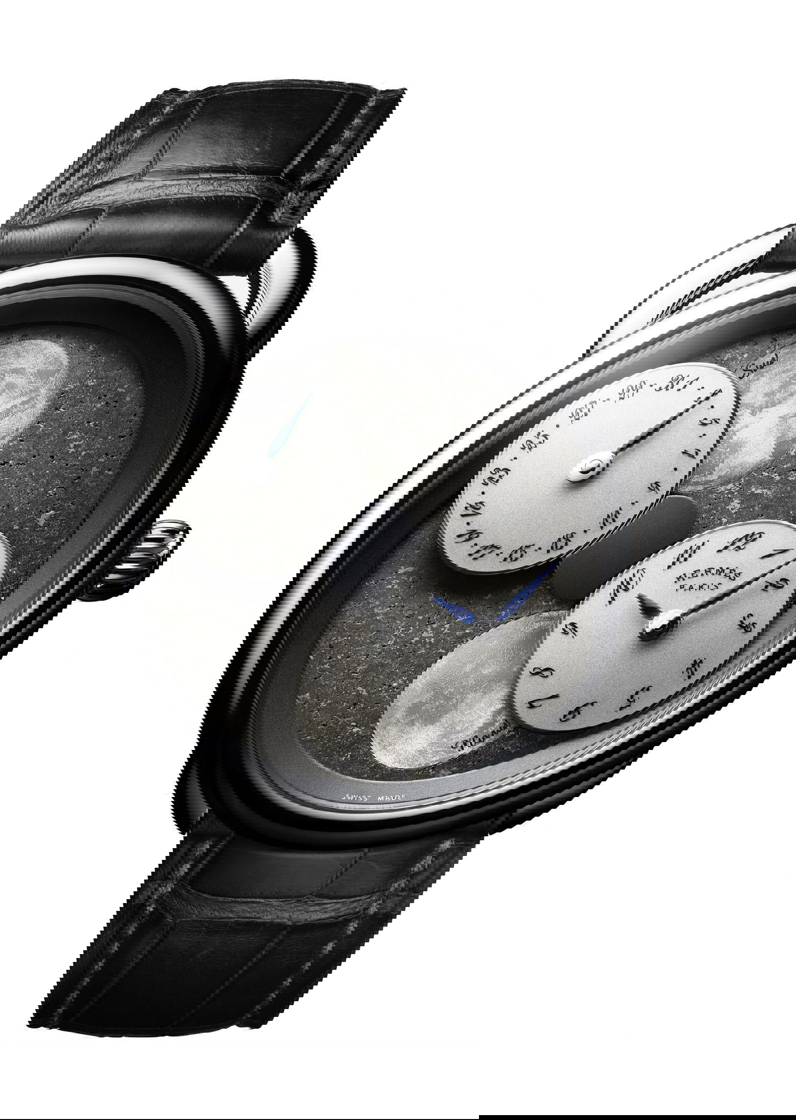 Hermès Arceau L’heure de la lune Black Sahara luxury timepiece - detailed view