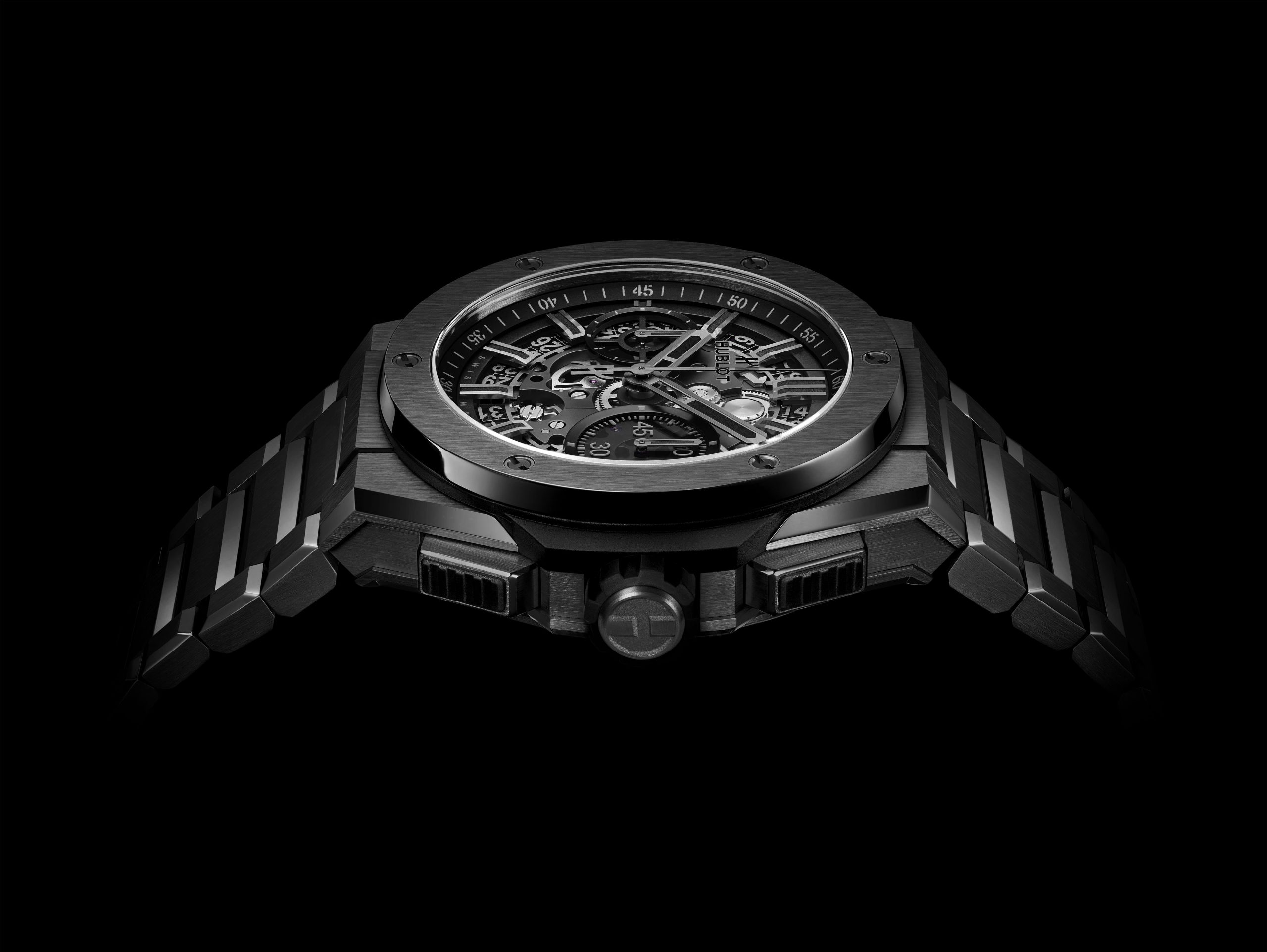 Hublot Big Bang Integral All Black - View 2
