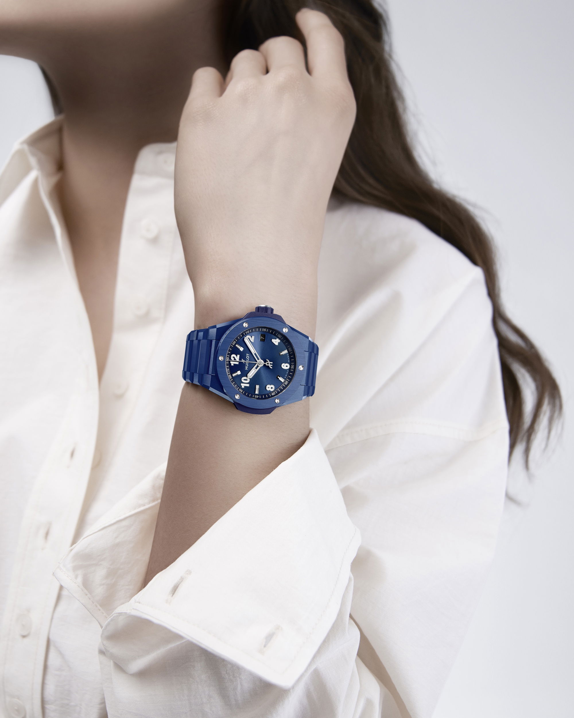 Hublot Big Bang Integrated Time Only Blue Ceramic - View 3