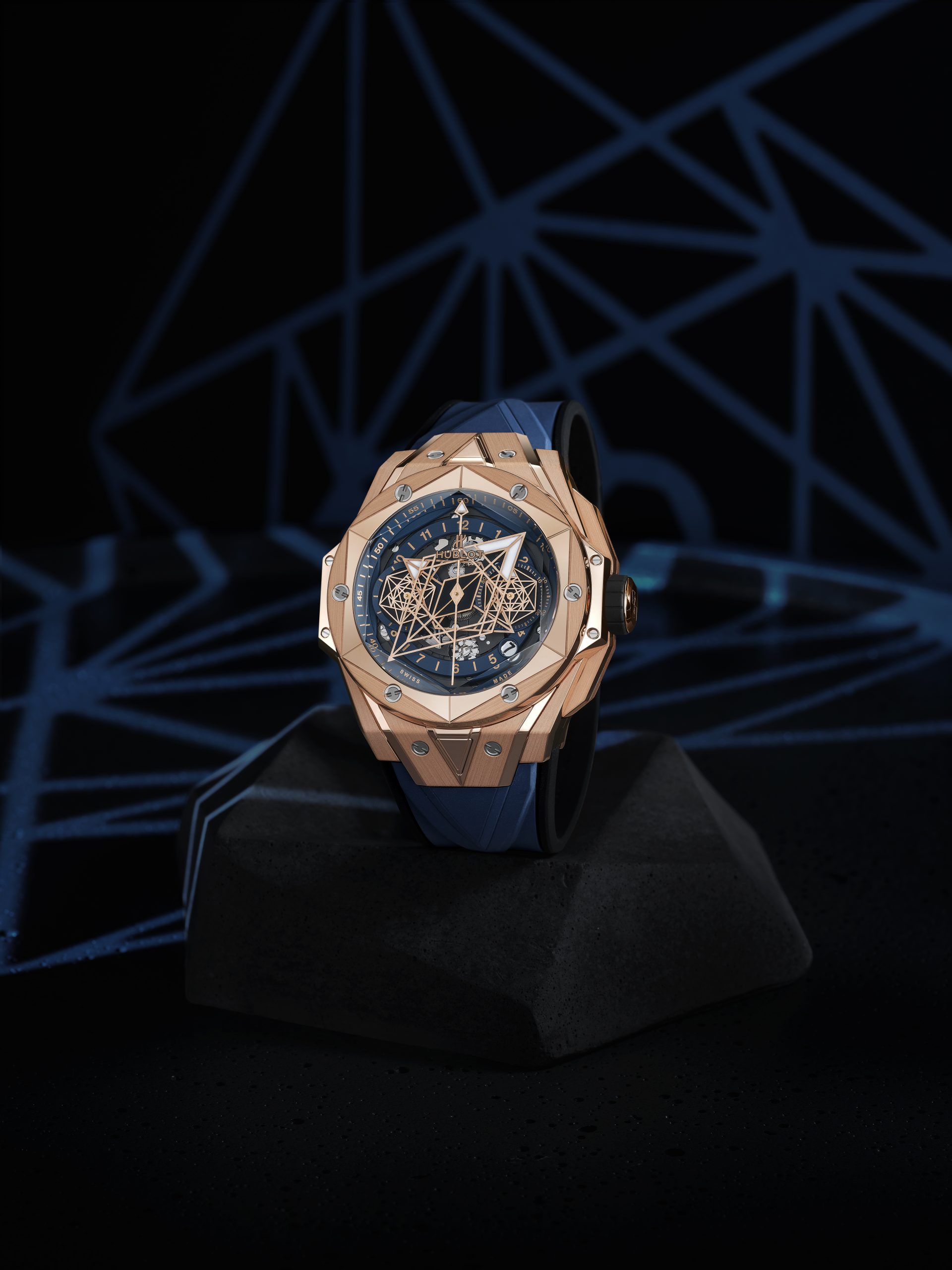 Hublot Big Bang Sang Bleu II King Gold Blue - View 3