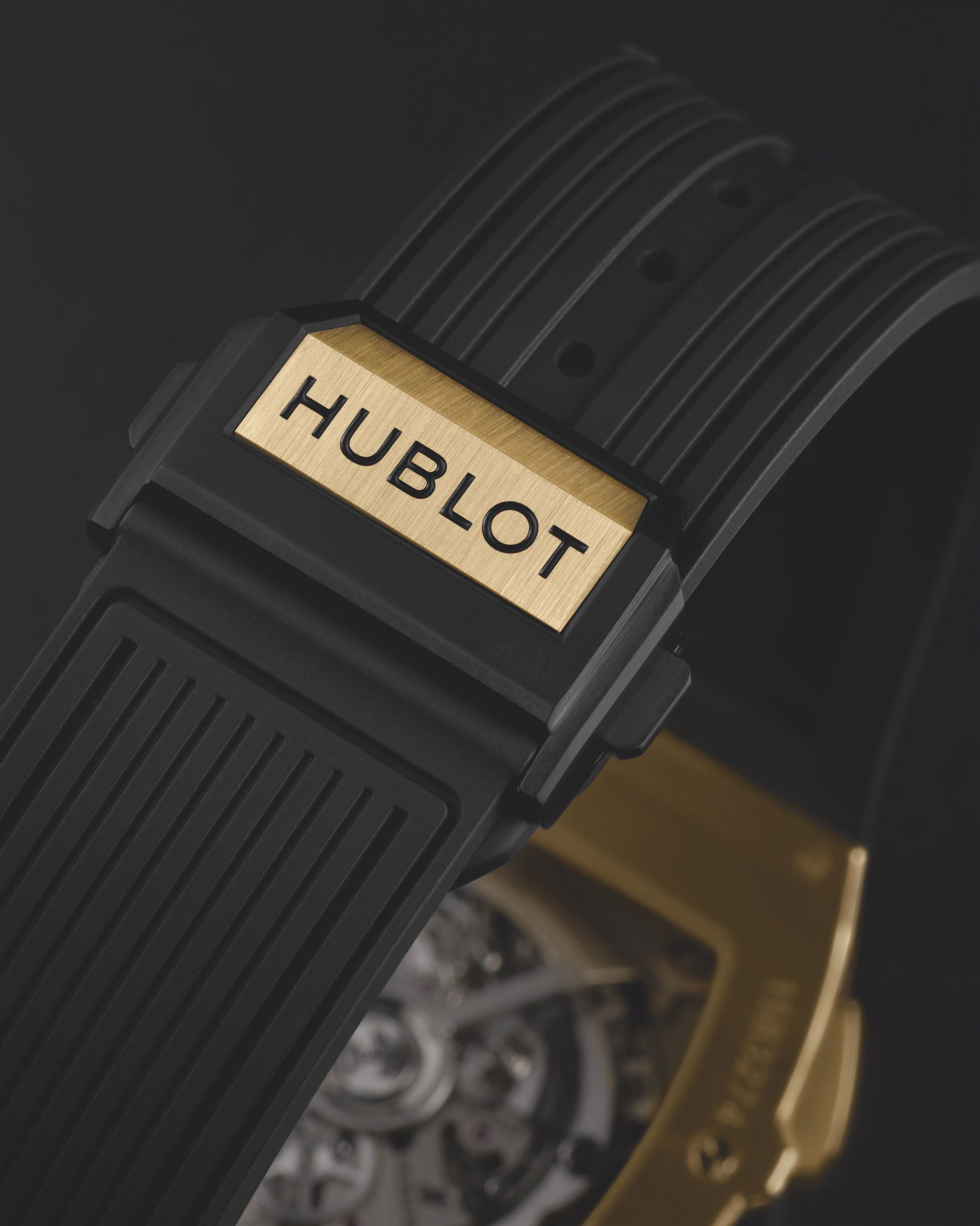 Hublot Spirit of Big Bang Yellow Gold - View 3