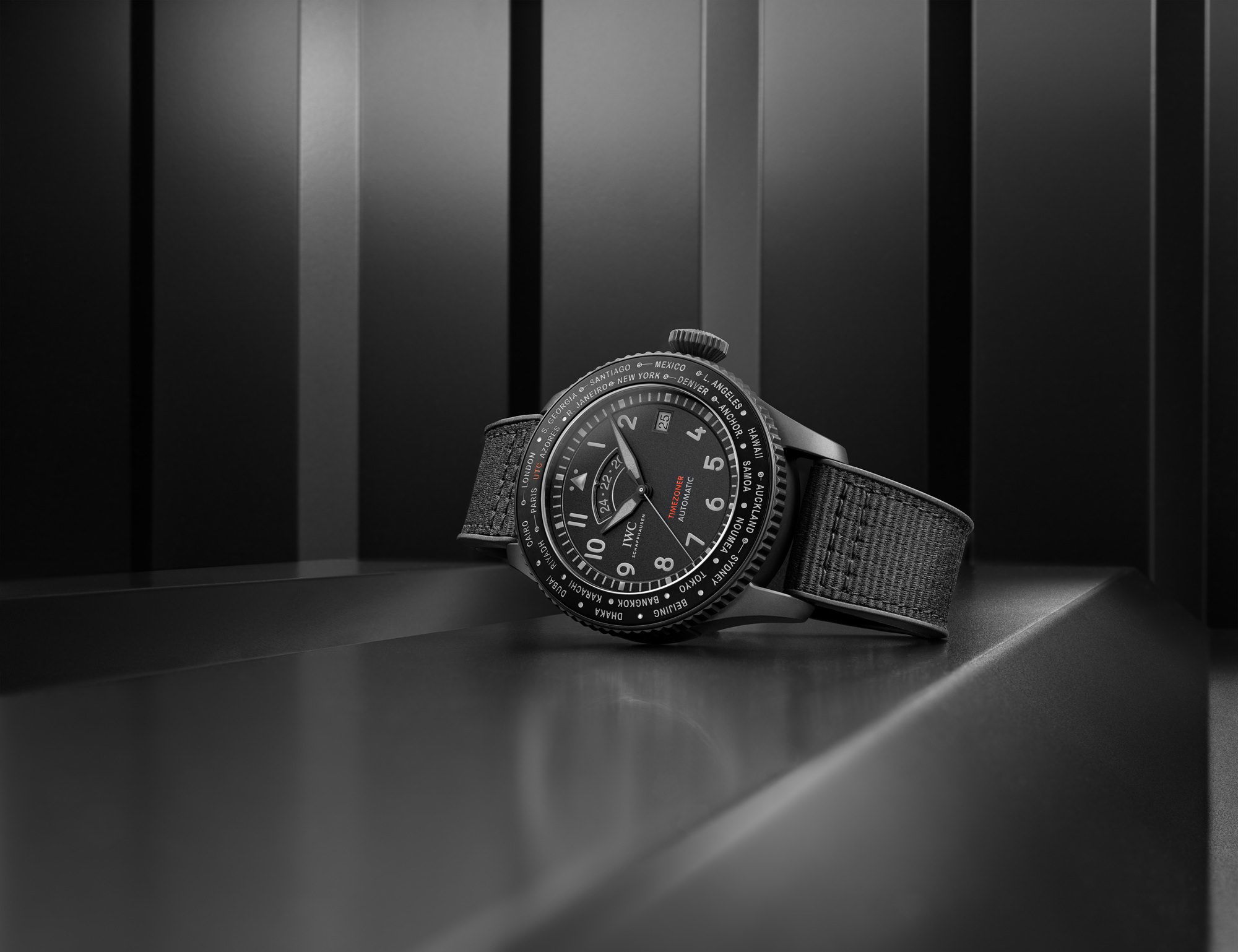 IWC Schaffhausen Pilot’s Watch Timezoner Top Gun Ceratanium - View 2