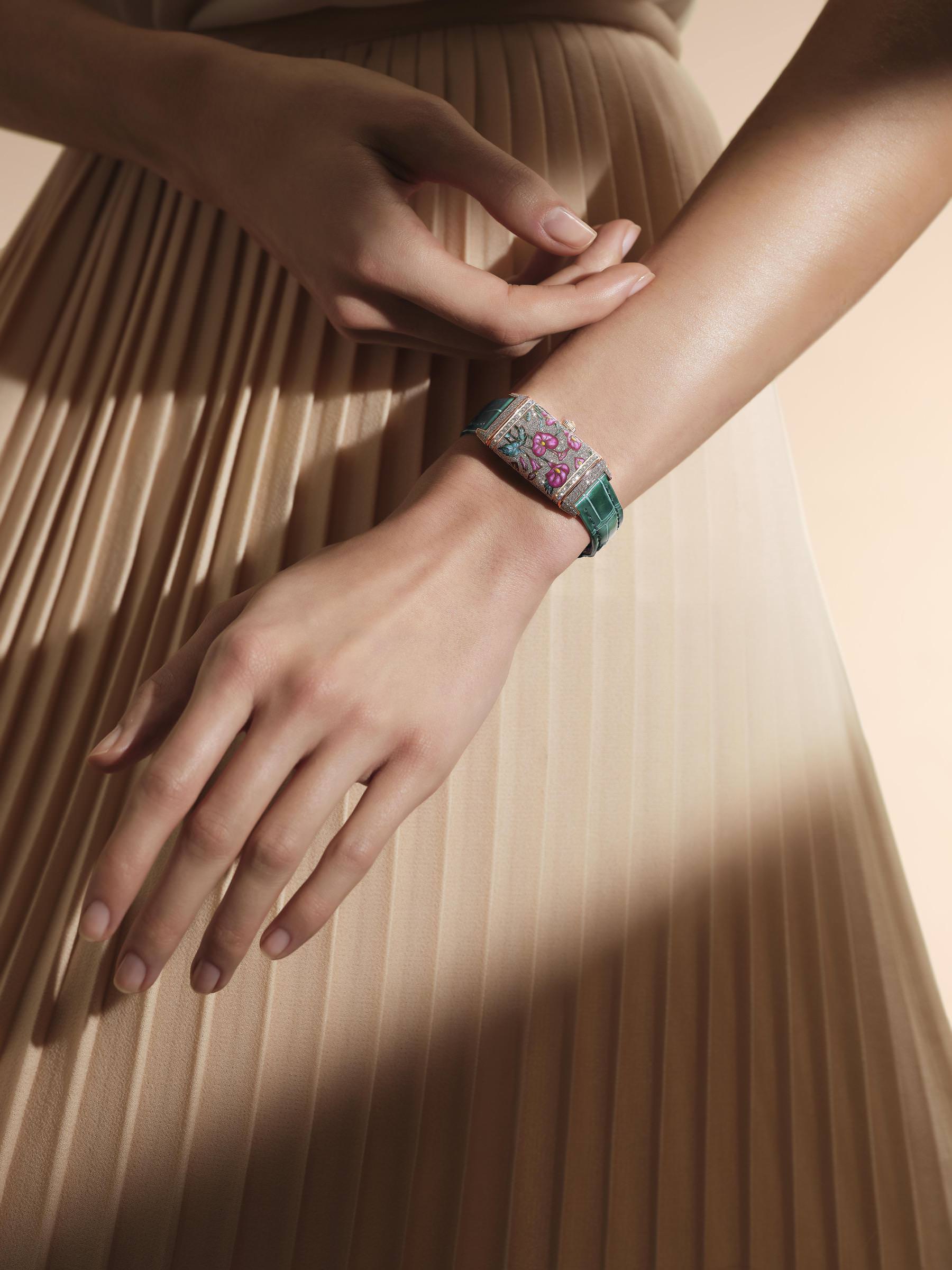 Jaeger-LeCoultre Reverso One Precious Flowers Purple Arums - View 3