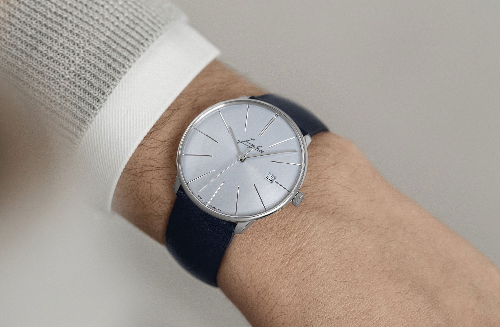 Junghans Meister fein Automatic Signatur - View 3