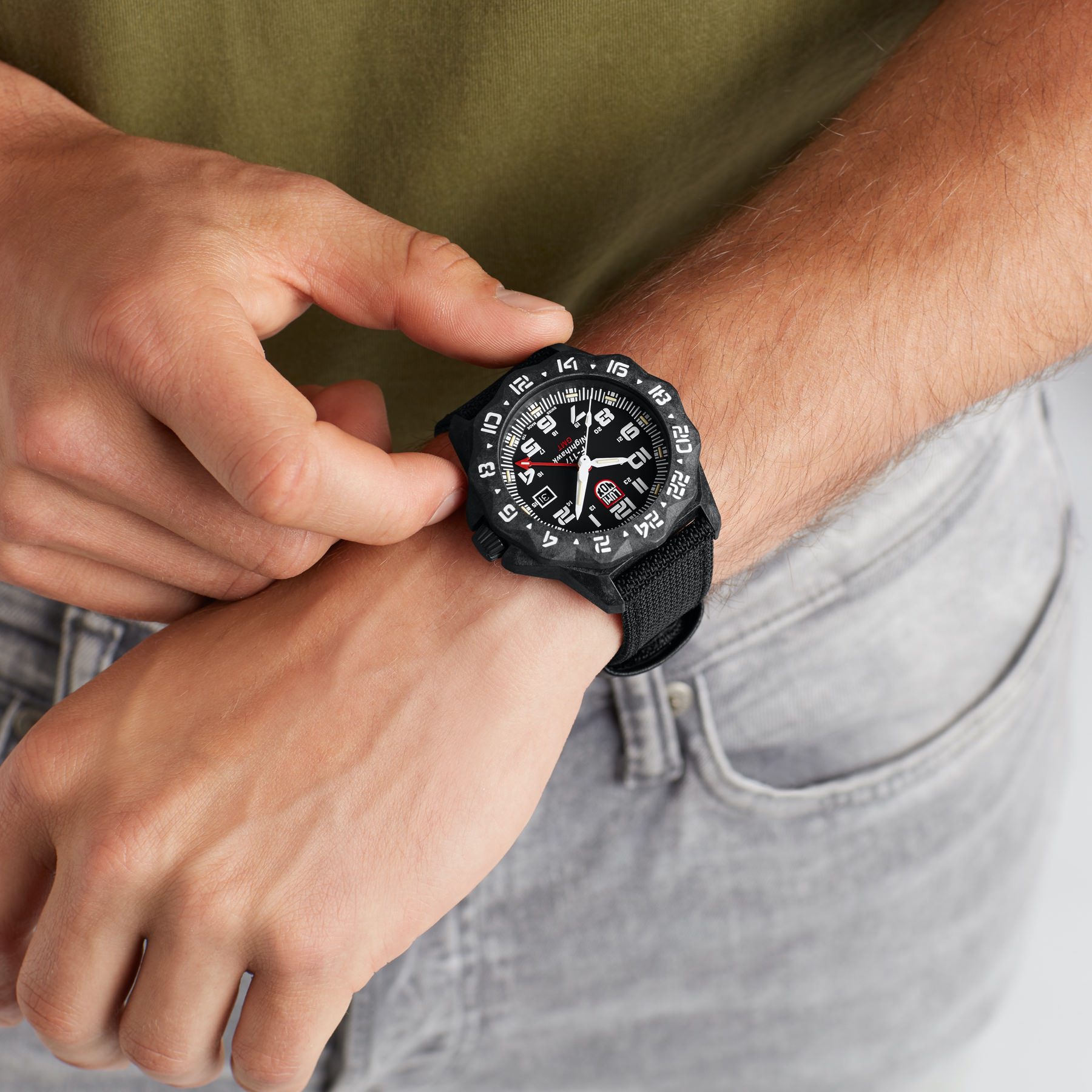 Luminox F-117 Nighthawk 6440 Series - View 3