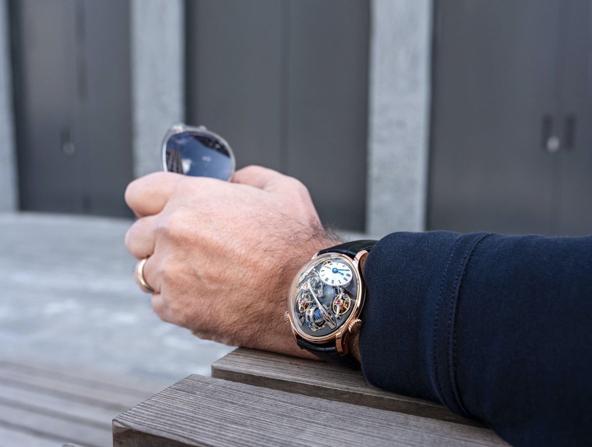MB&F LMX Red Gold - View 2