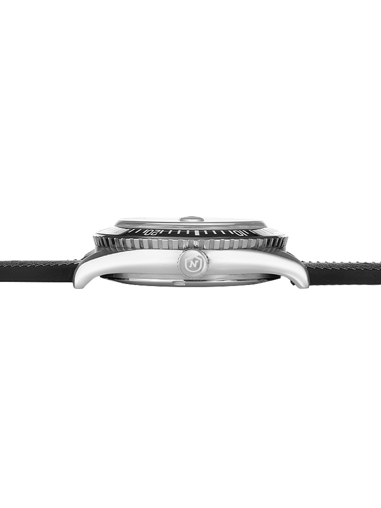 Nivada Grenchen Antarctic Diver Date - View 3