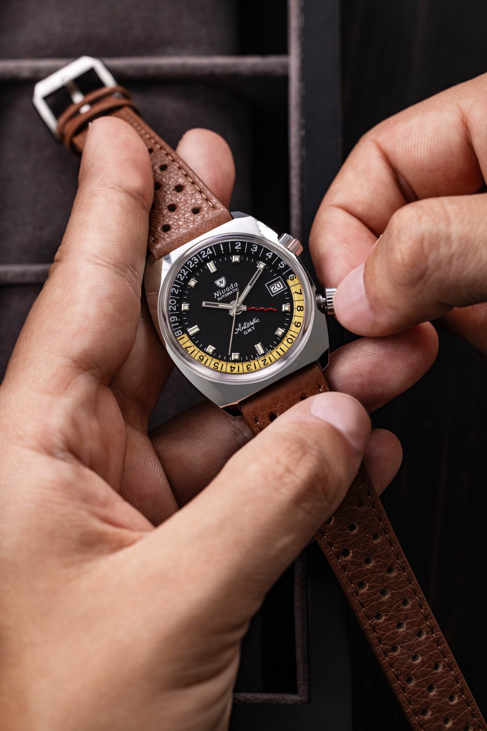 Nivada Grenchen Antarctic GMT - View 3