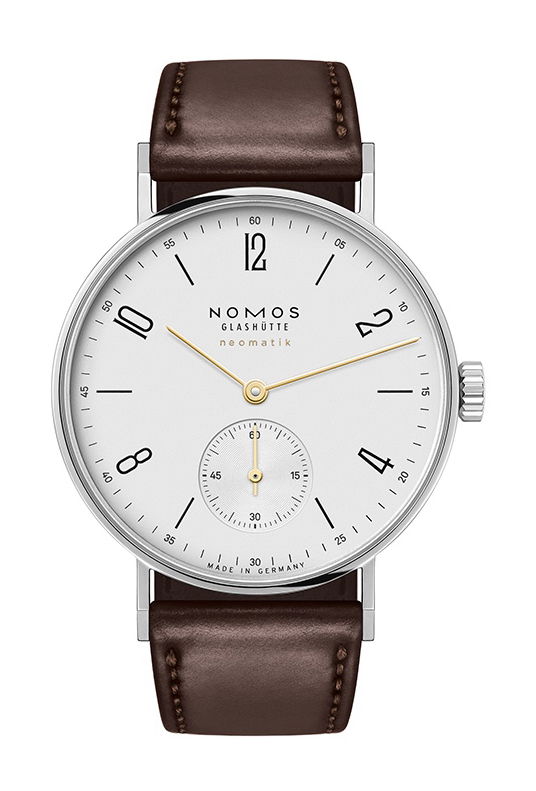 Nomos Glashütte Tangente neomatik doré luxury timepiece - detailed view