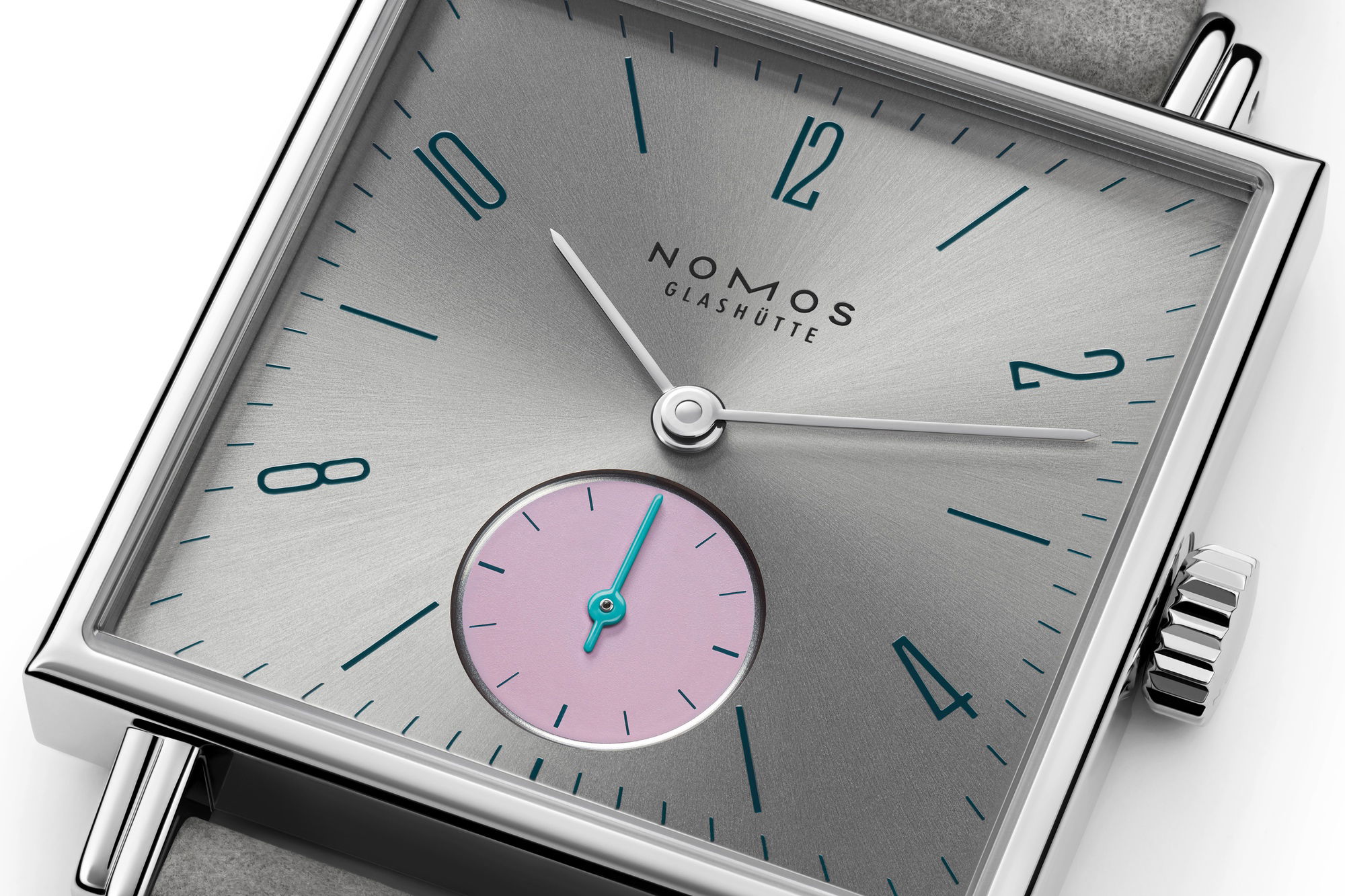 Nomos Glashütte Tetra “Die Unerreichbare” - View 3