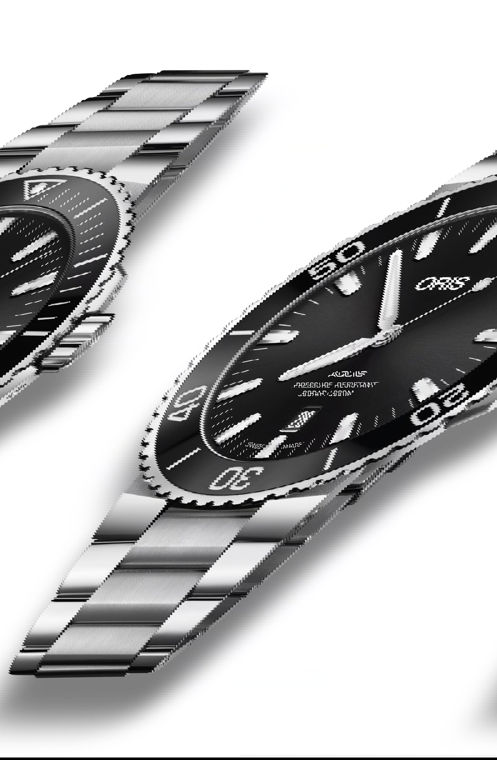 Oris Aquis Date luxury timepiece - detailed view