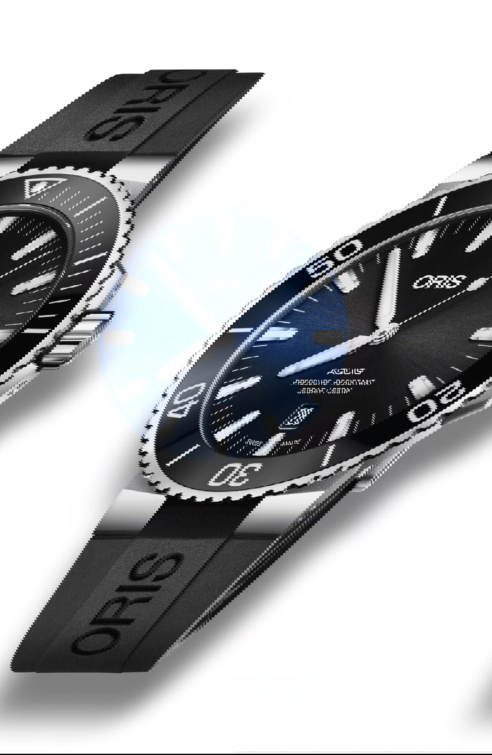Oris Aquis Date luxury timepiece - detailed view