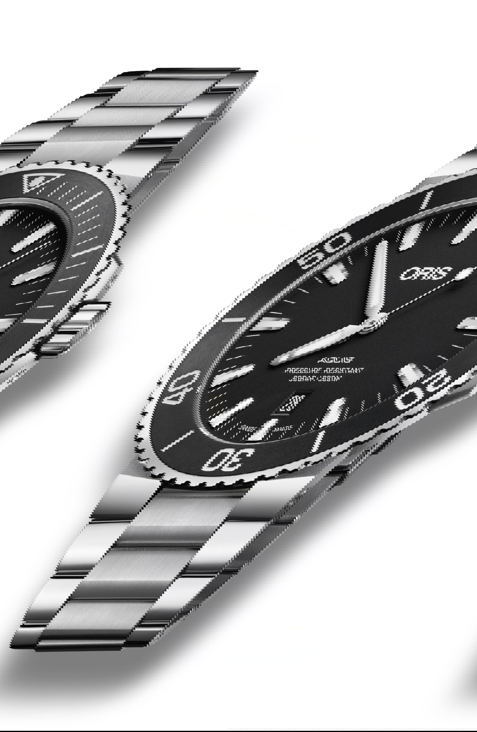 Oris Aquis Date luxury timepiece - detailed view