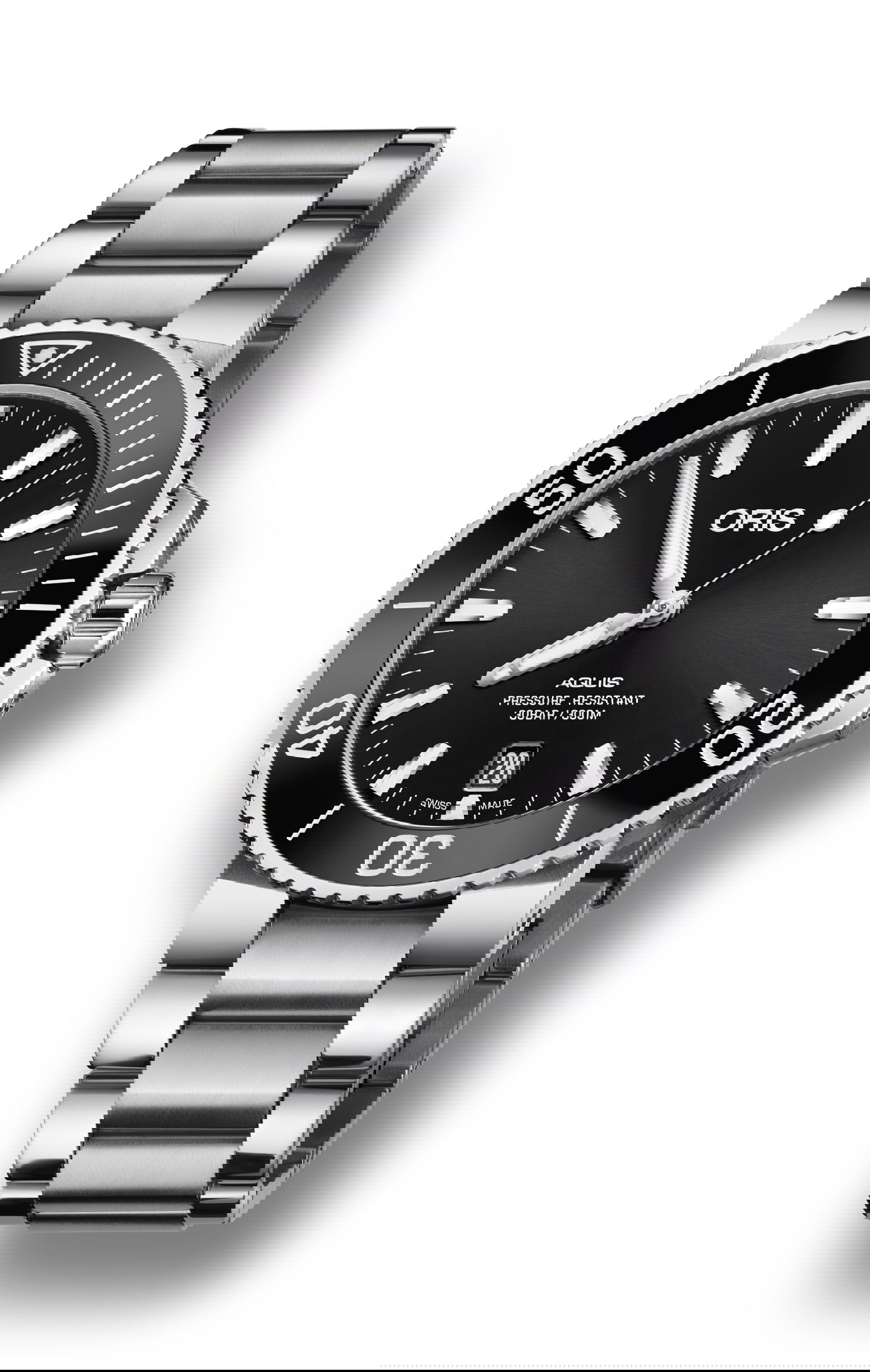 Oris Aquis Date luxury timepiece - detailed view