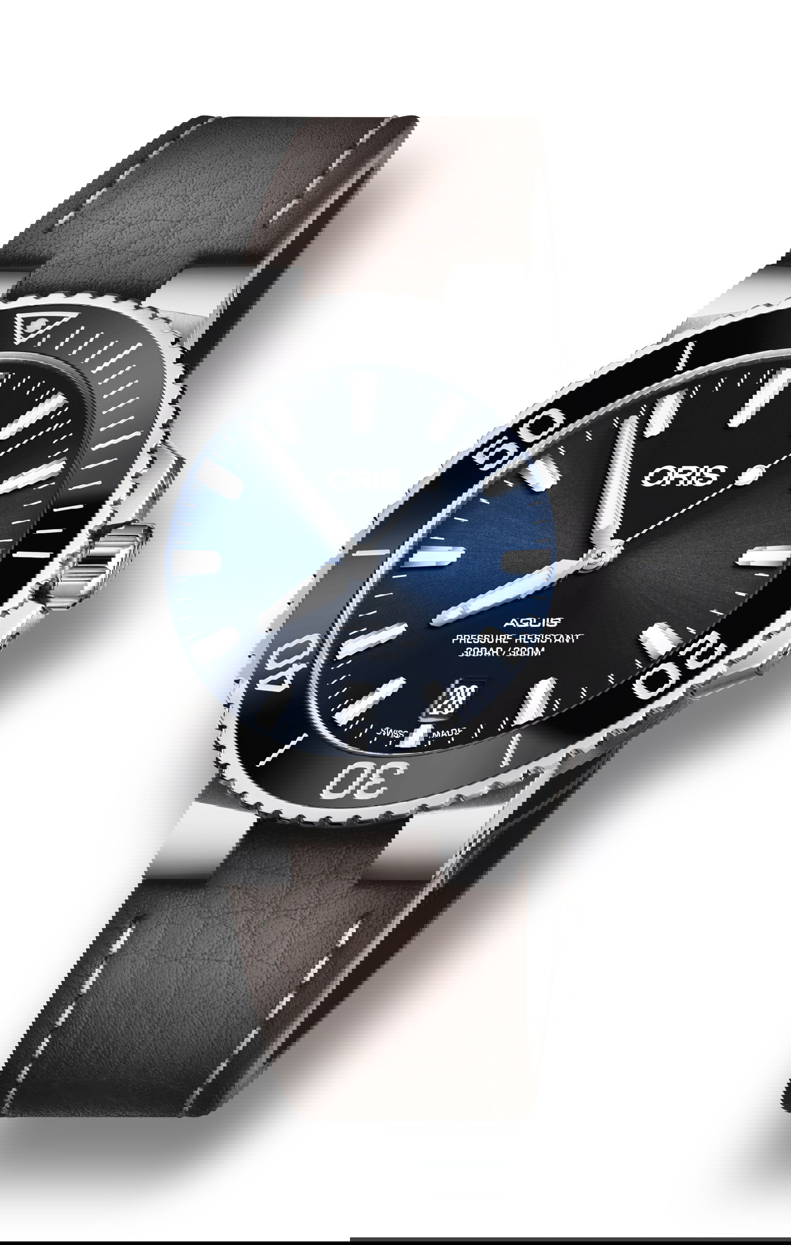 Oris Aquis Date luxury timepiece - detailed view