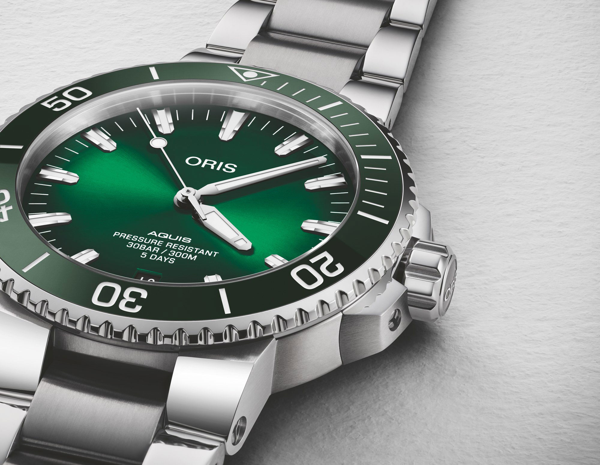 Oris Aquis Date Calibre 400 - View 2