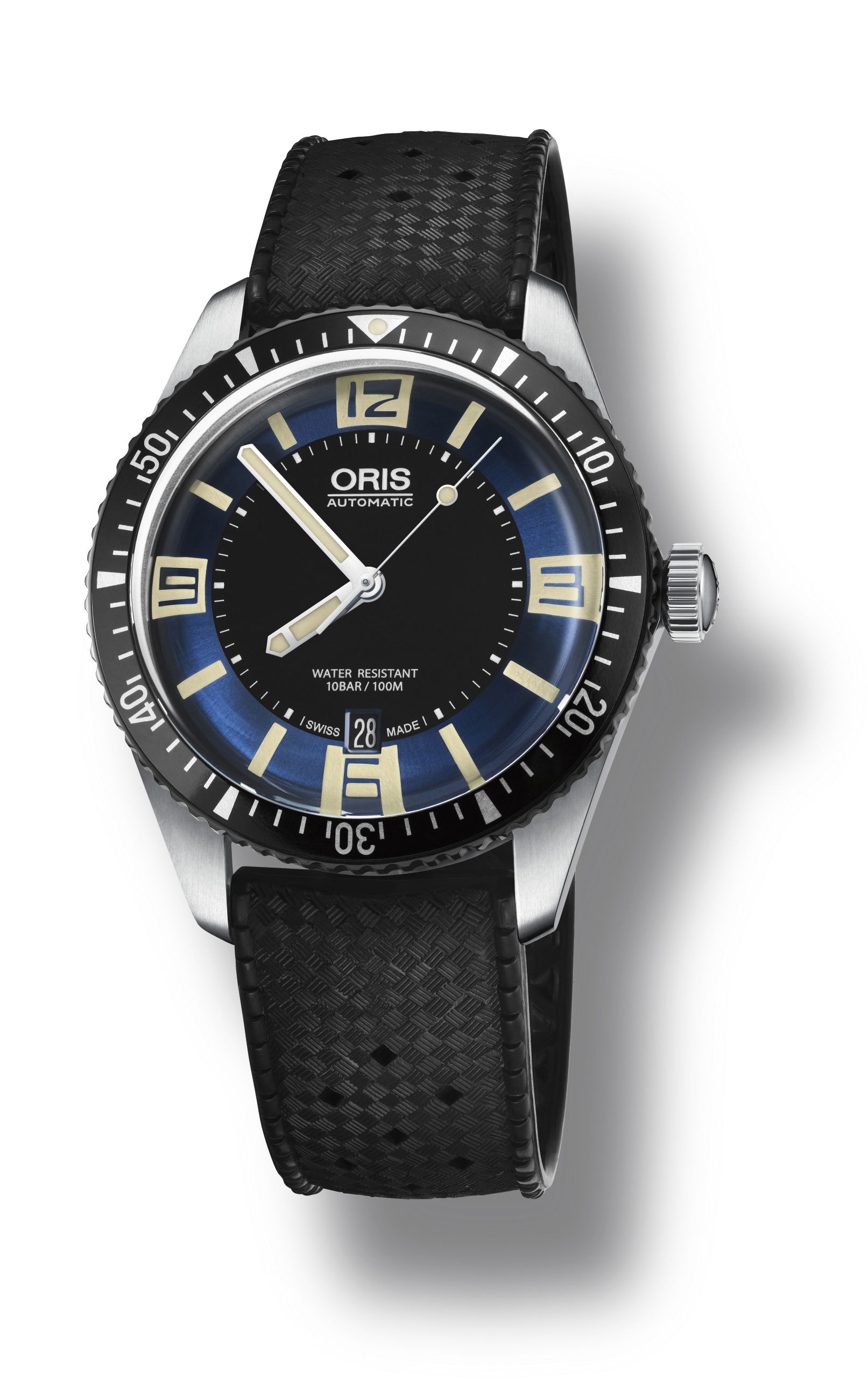 Oris Divers Sixty-Five luxury timepiece - detailed view