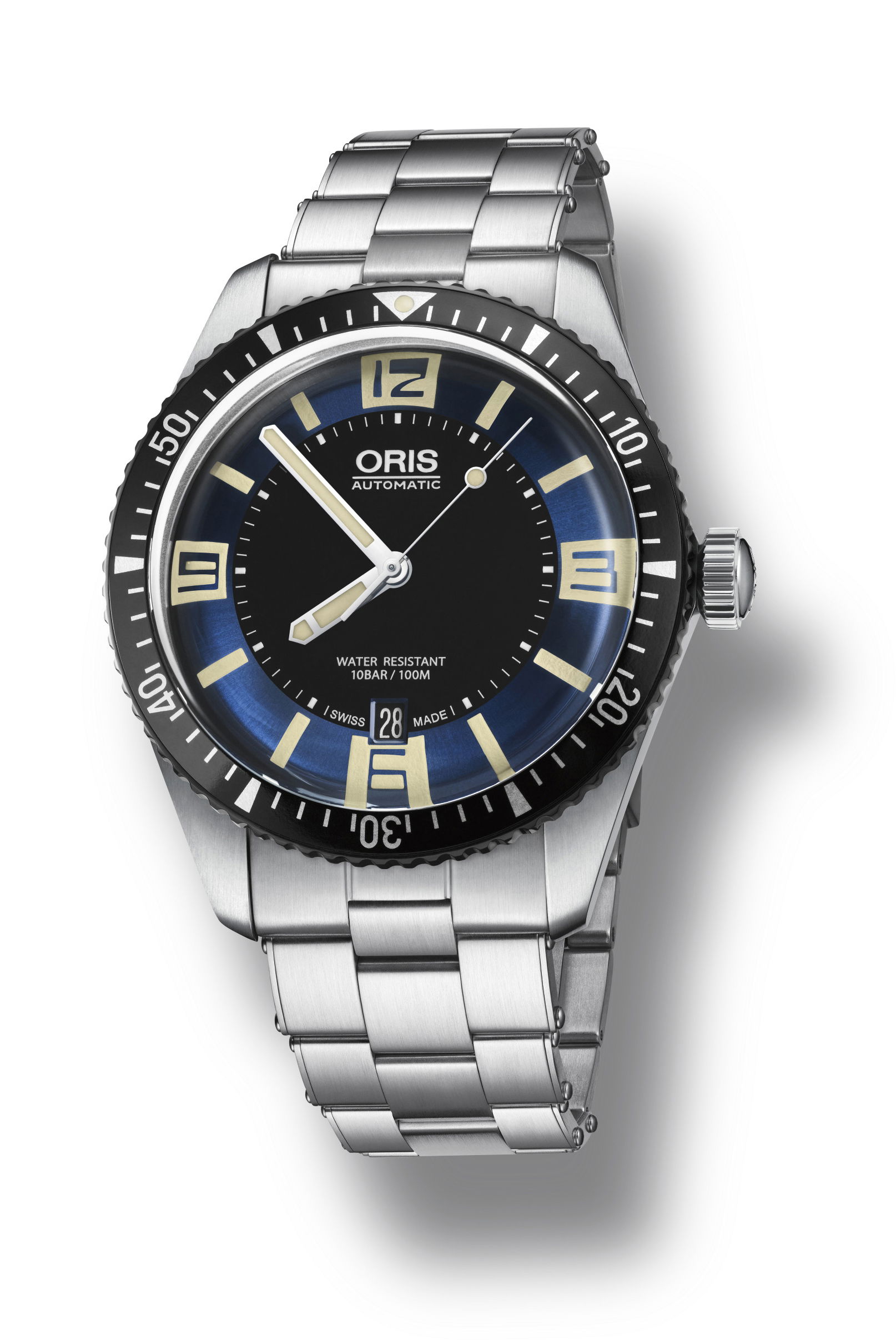 Oris Divers Sixty-Five luxury timepiece - detailed view