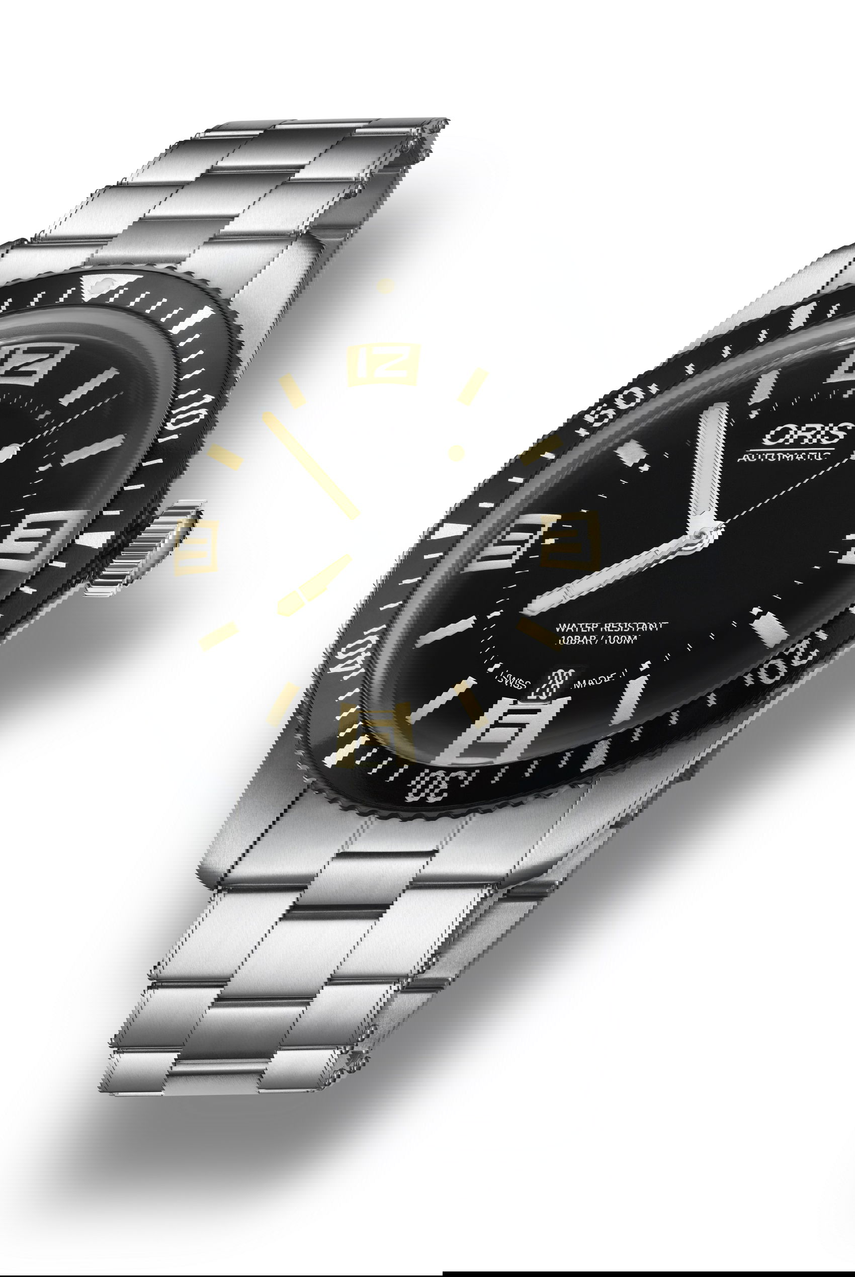 Oris Divers Sixty-Five luxury timepiece - detailed view