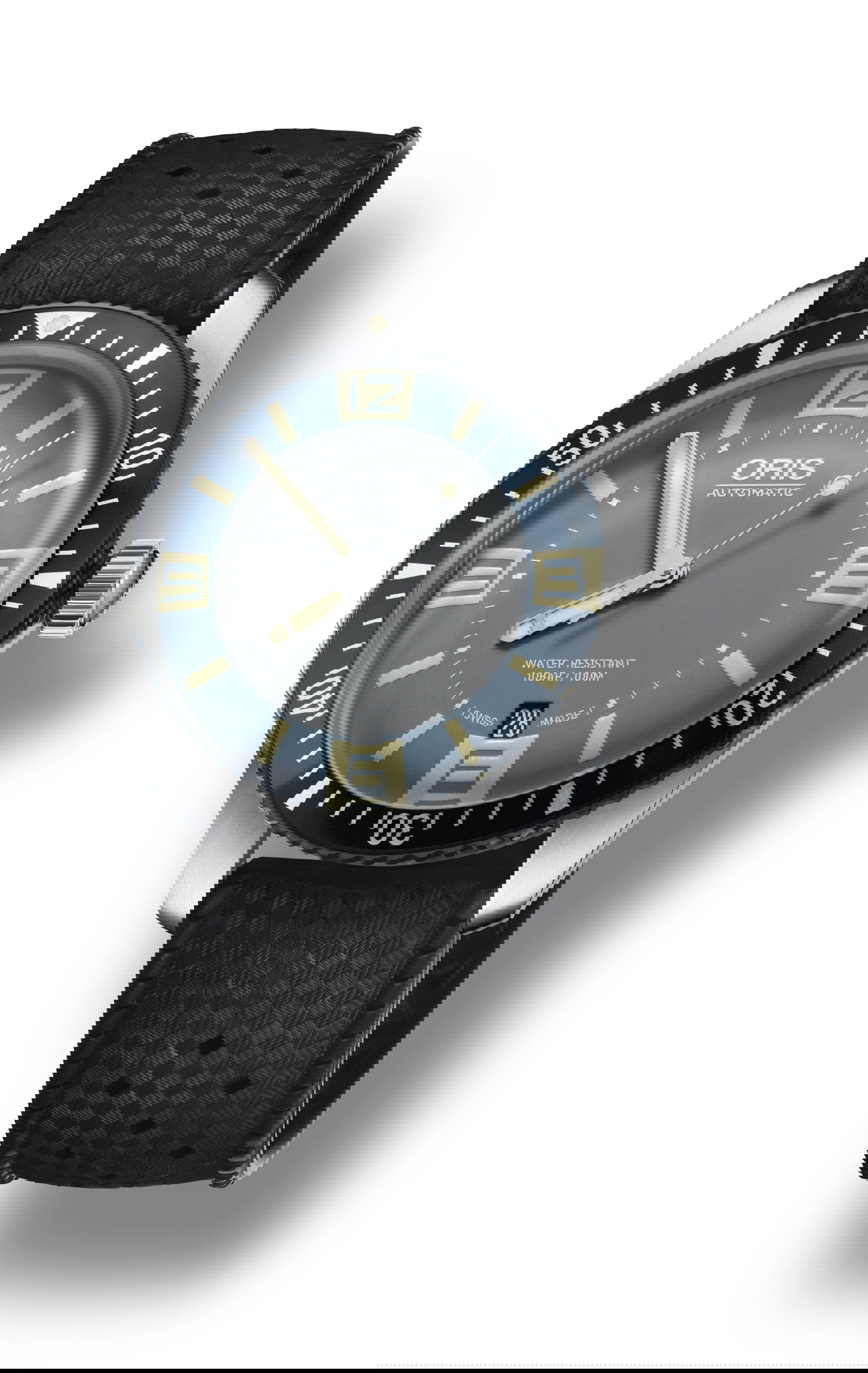 Oris Divers Sixty-Five luxury timepiece - detailed view
