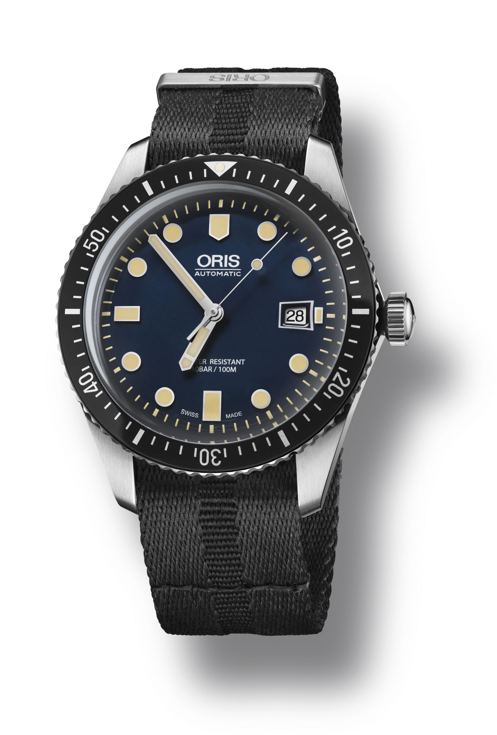 Oris Divers Sixty-Five luxury timepiece - detailed view