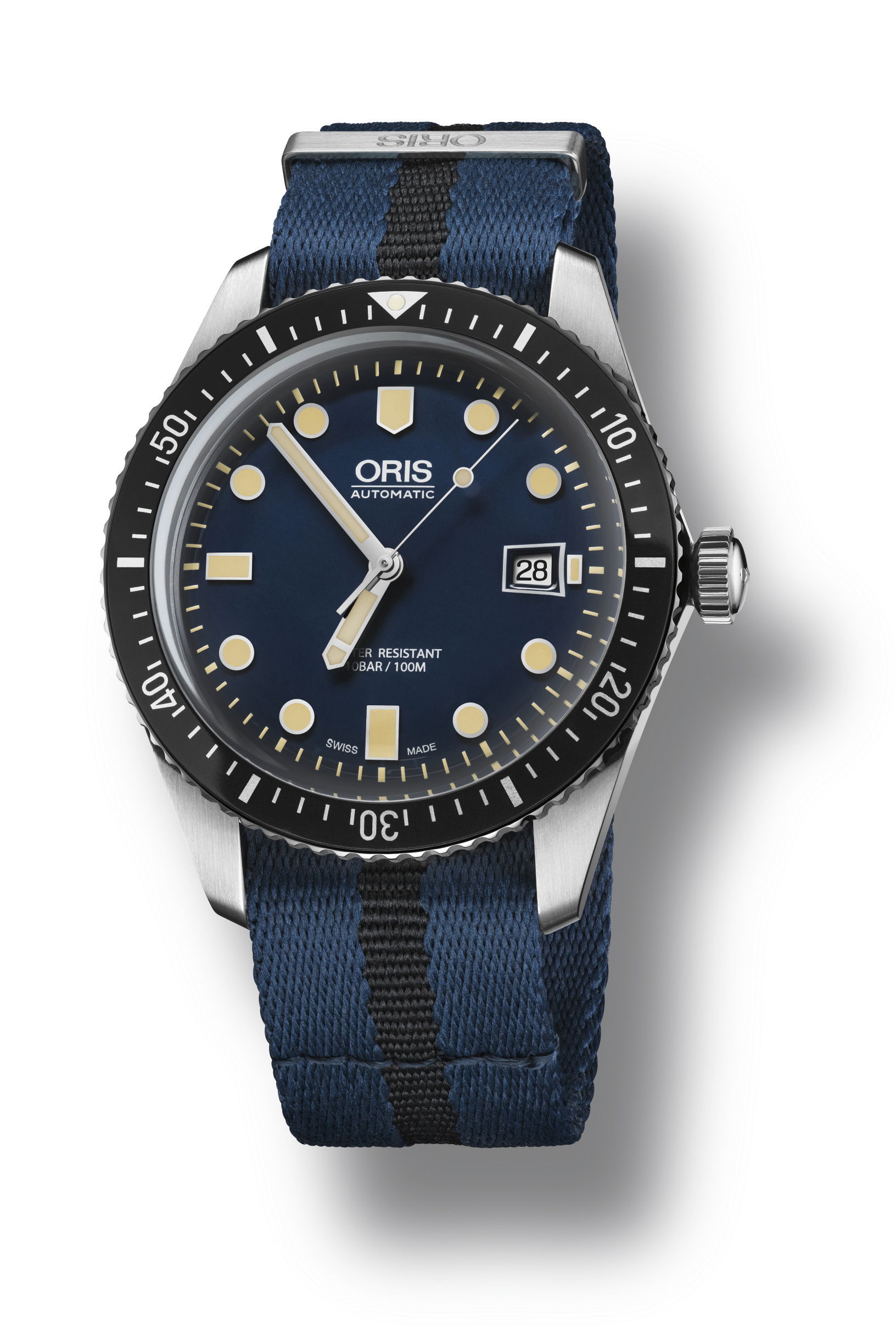 Oris Divers Sixty-Five luxury timepiece - detailed view